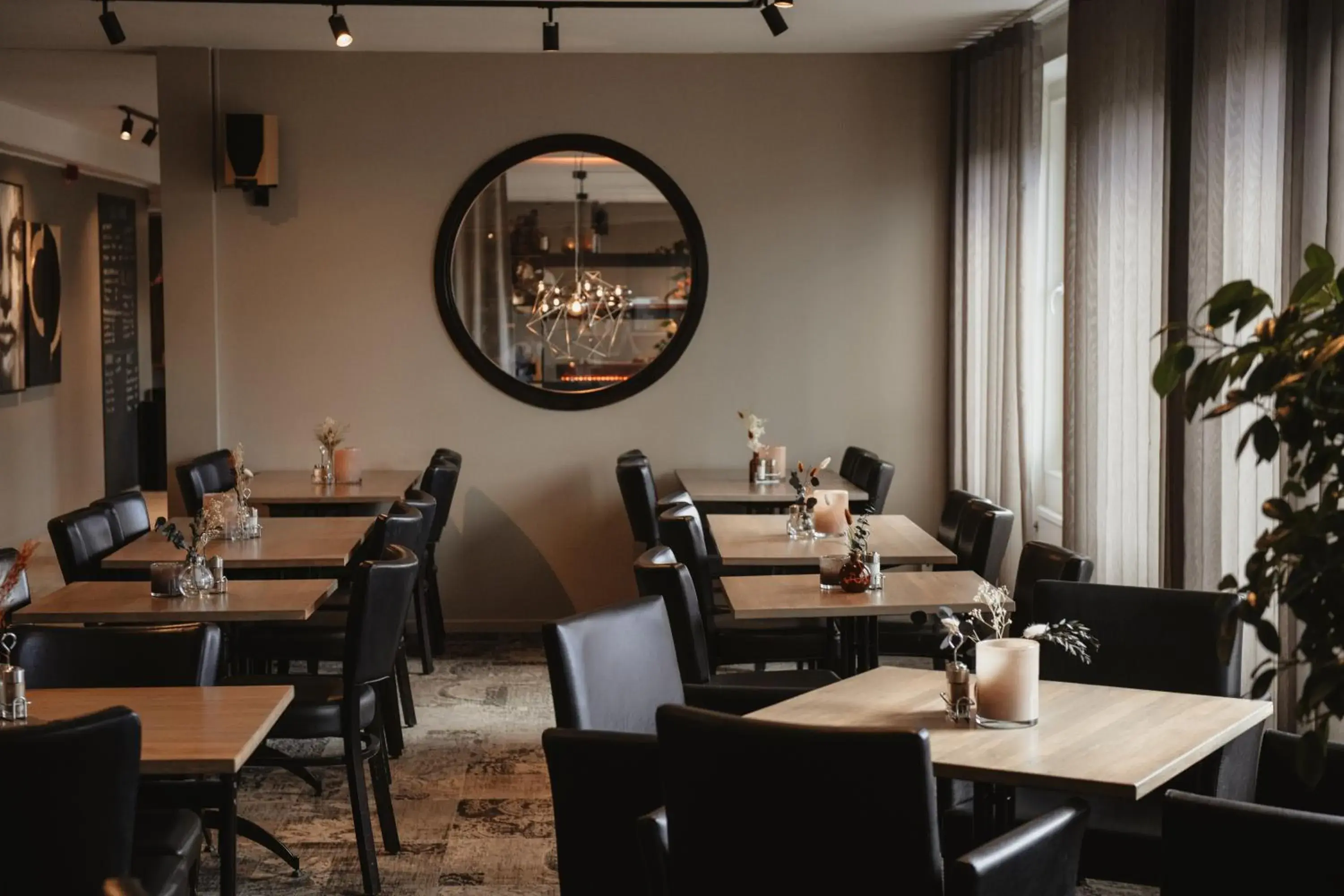 Restaurant/places to eat in Home Hotel Etage Restaurant/places to eat in Home Hotel Etage