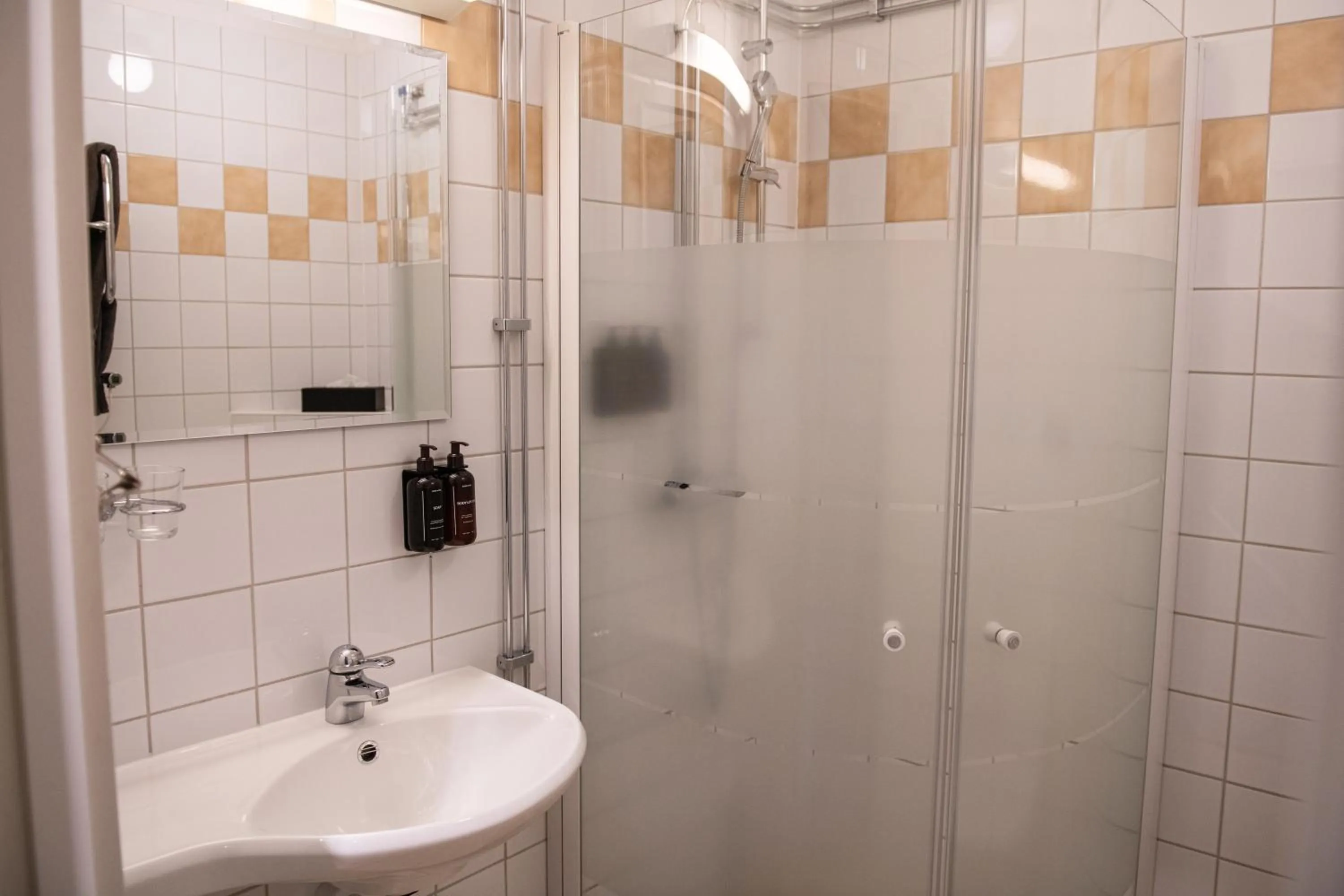 Shower in Home Hotel Etage