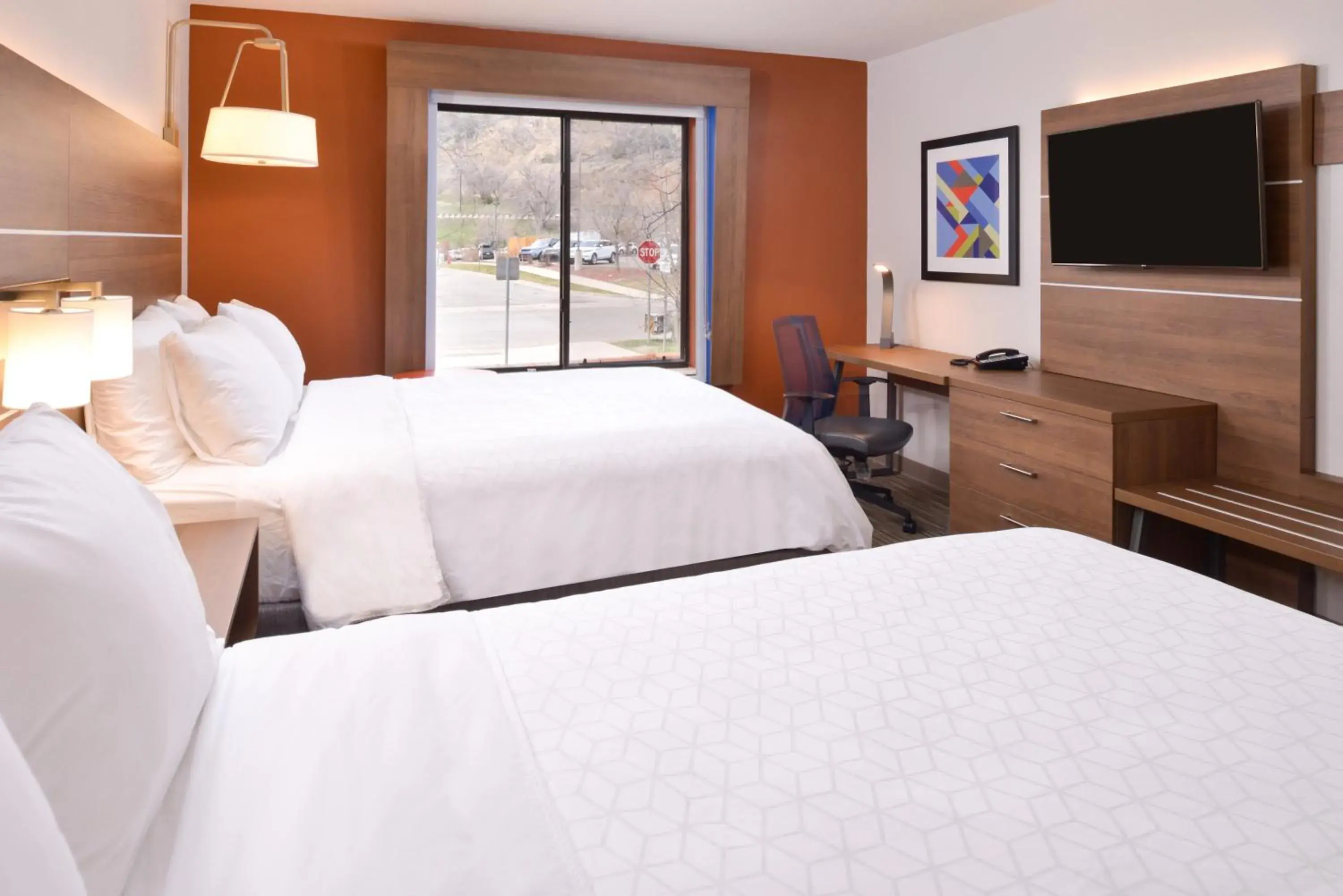 Bedroom, Bed in Holiday Inn Express Glenwood Springs Aspen Area by IHG Bedroom, Bed in Holiday Inn Express Glenwood Springs Aspen Area by IHG
