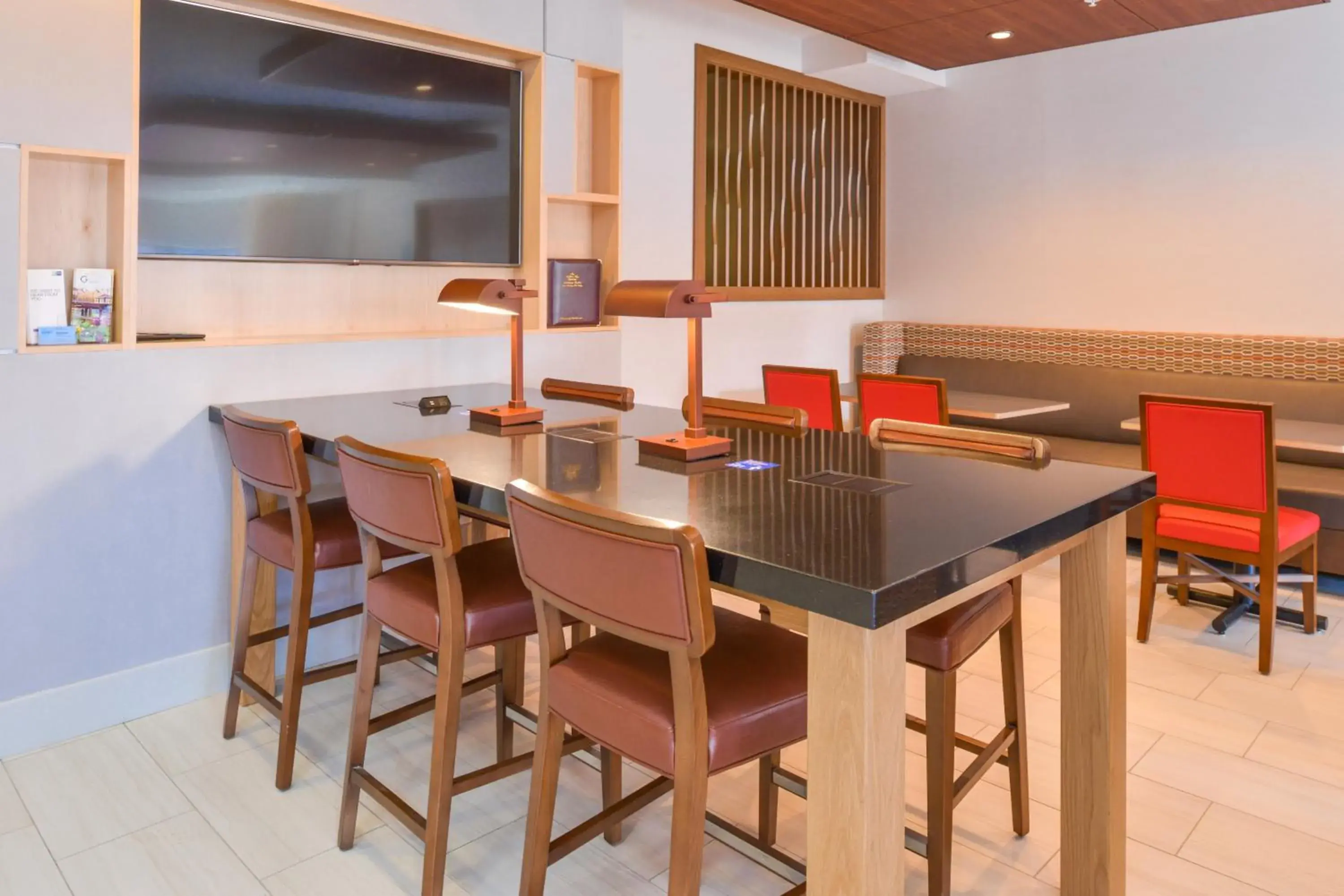 Property building in Holiday Inn Express Glenwood Springs Aspen Area by IHG Property building in Holiday Inn Express Glenwood Springs Aspen Area by IHG