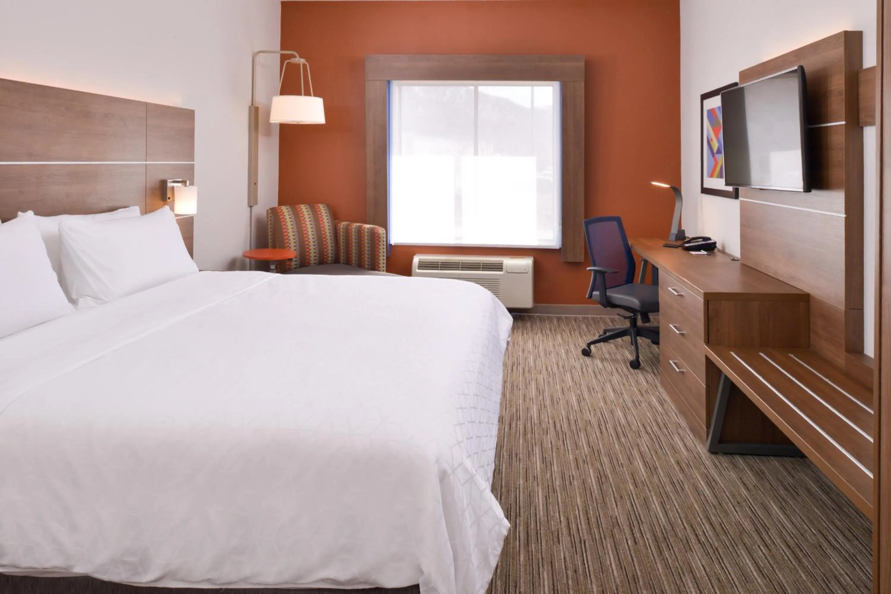 Photo of the whole room, Bed in Holiday Inn Express Glenwood Springs Aspen Area by IHG