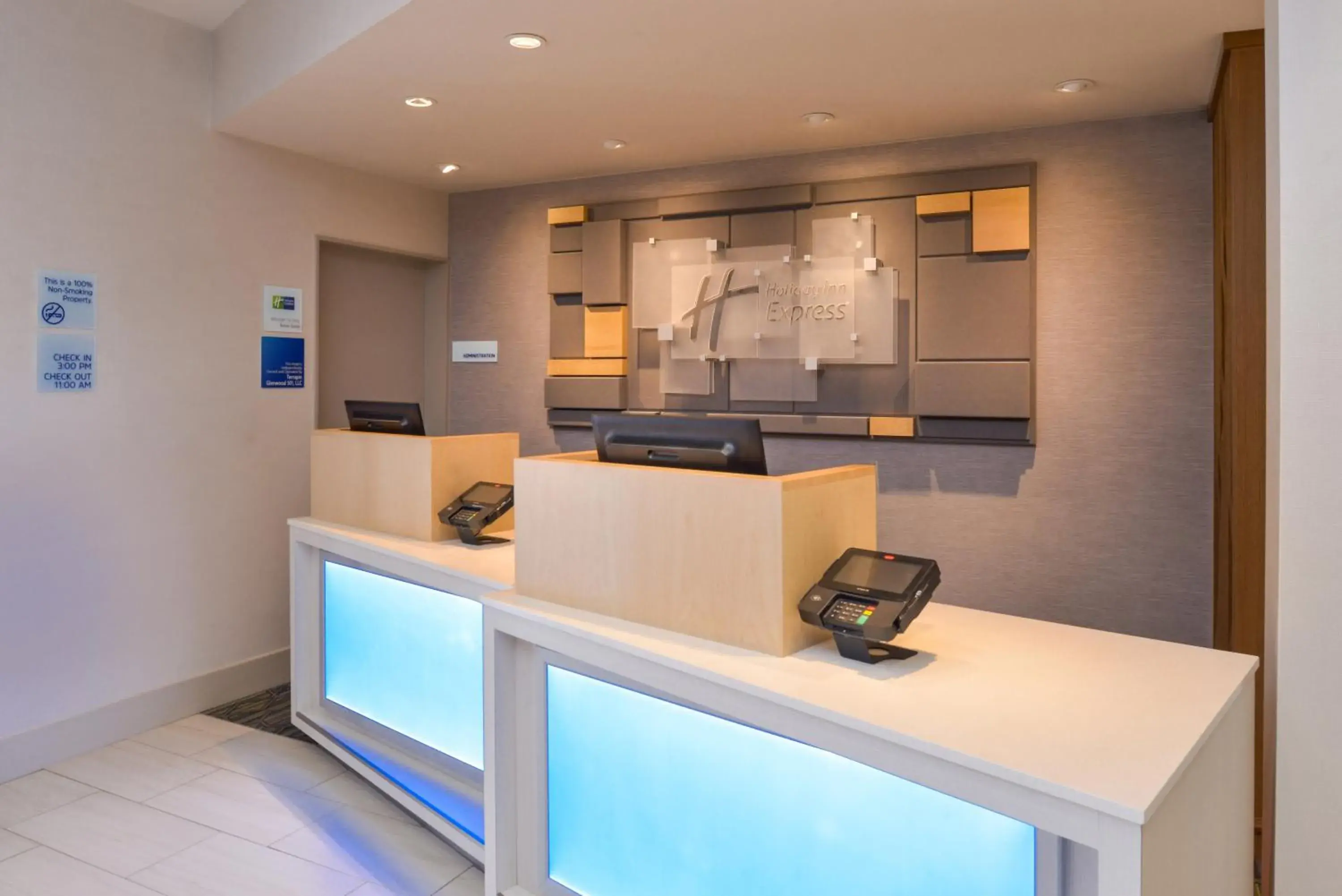 Property building in Holiday Inn Express Glenwood Springs Aspen Area by IHG Property building in Holiday Inn Express Glenwood Springs Aspen Area by IHG