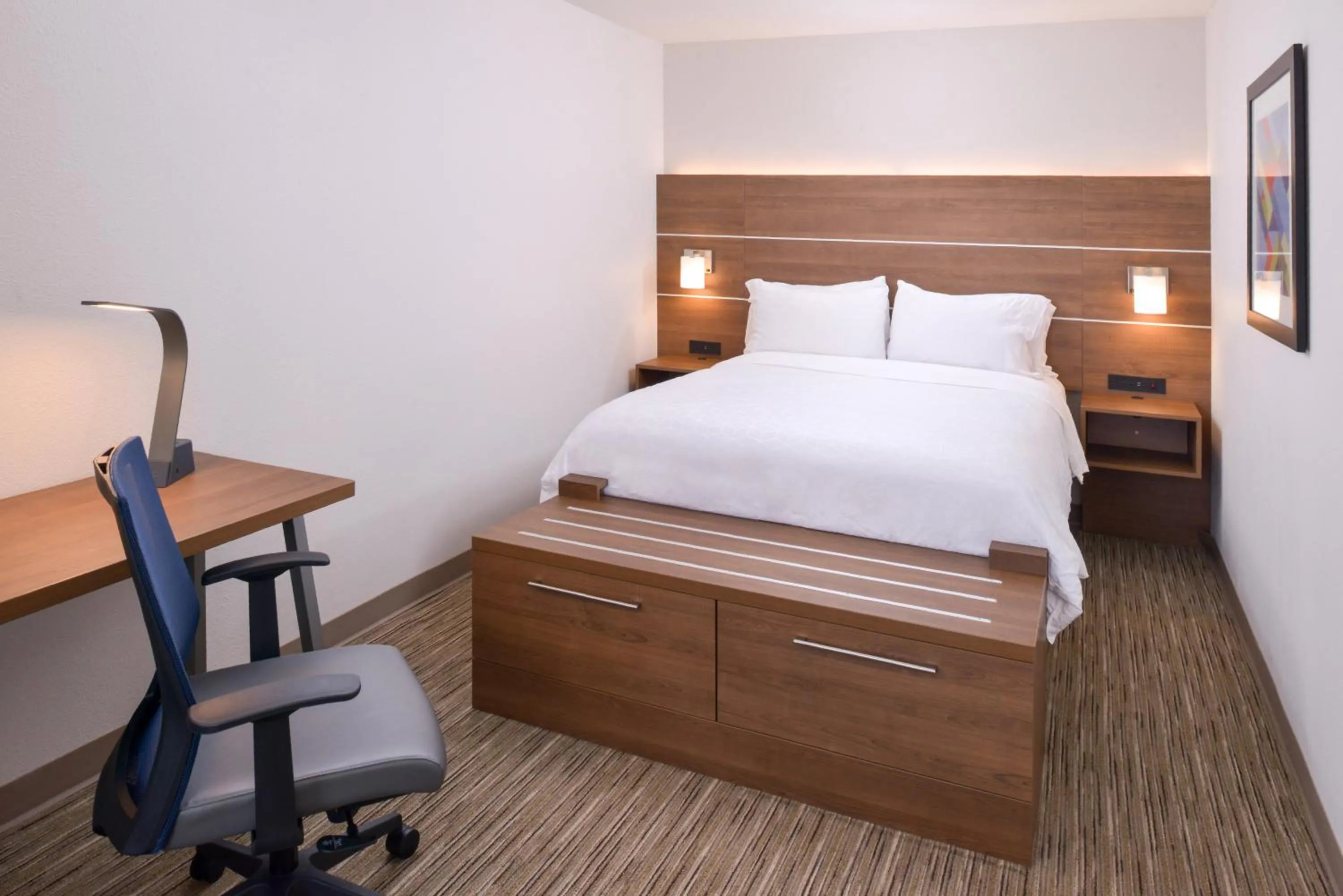 Photo of the whole room, Bed in Holiday Inn Express Glenwood Springs Aspen Area by IHG