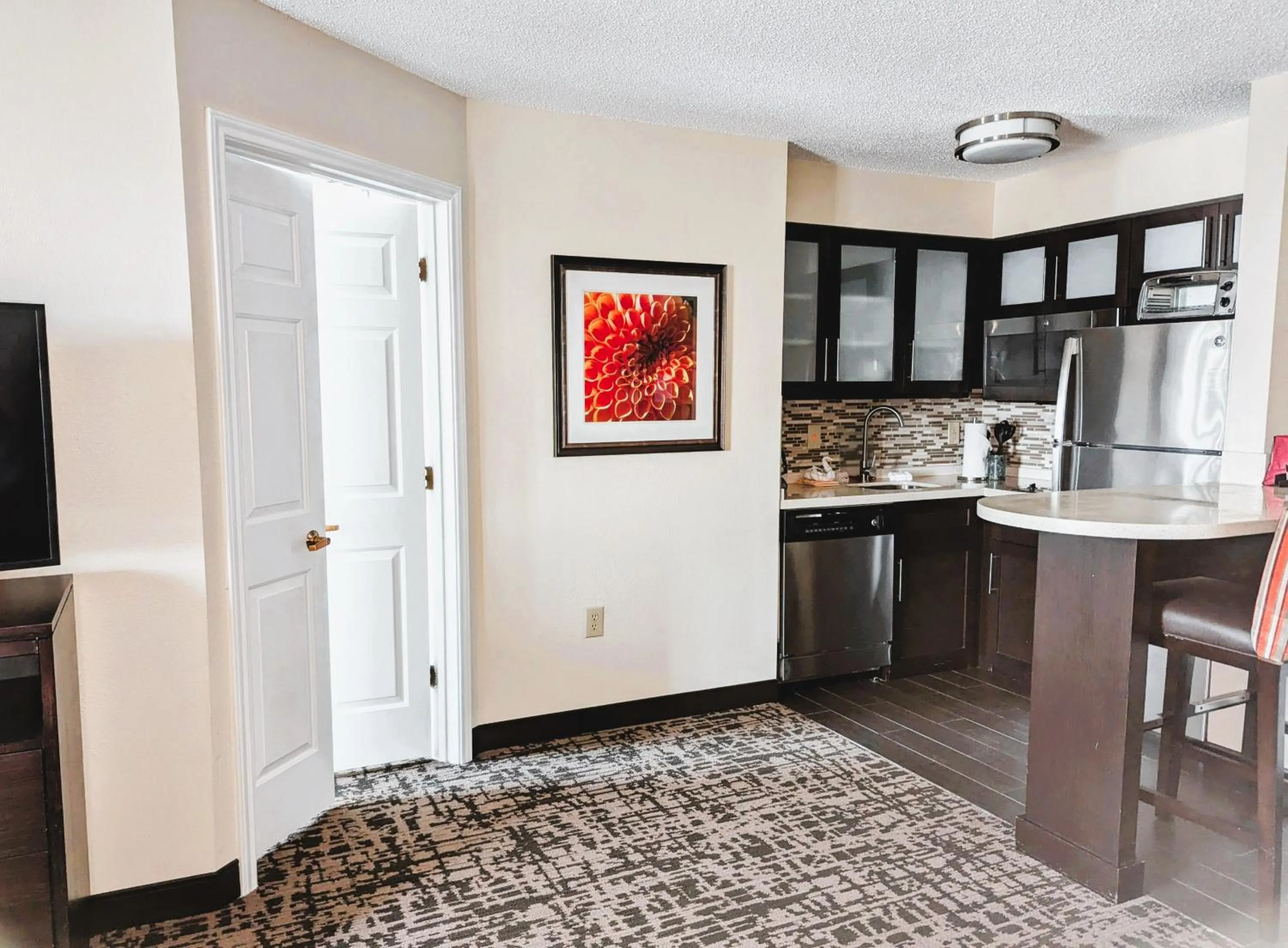 Photo of the whole room in Staybridge Suites Indianapolis-Fishers by IHG