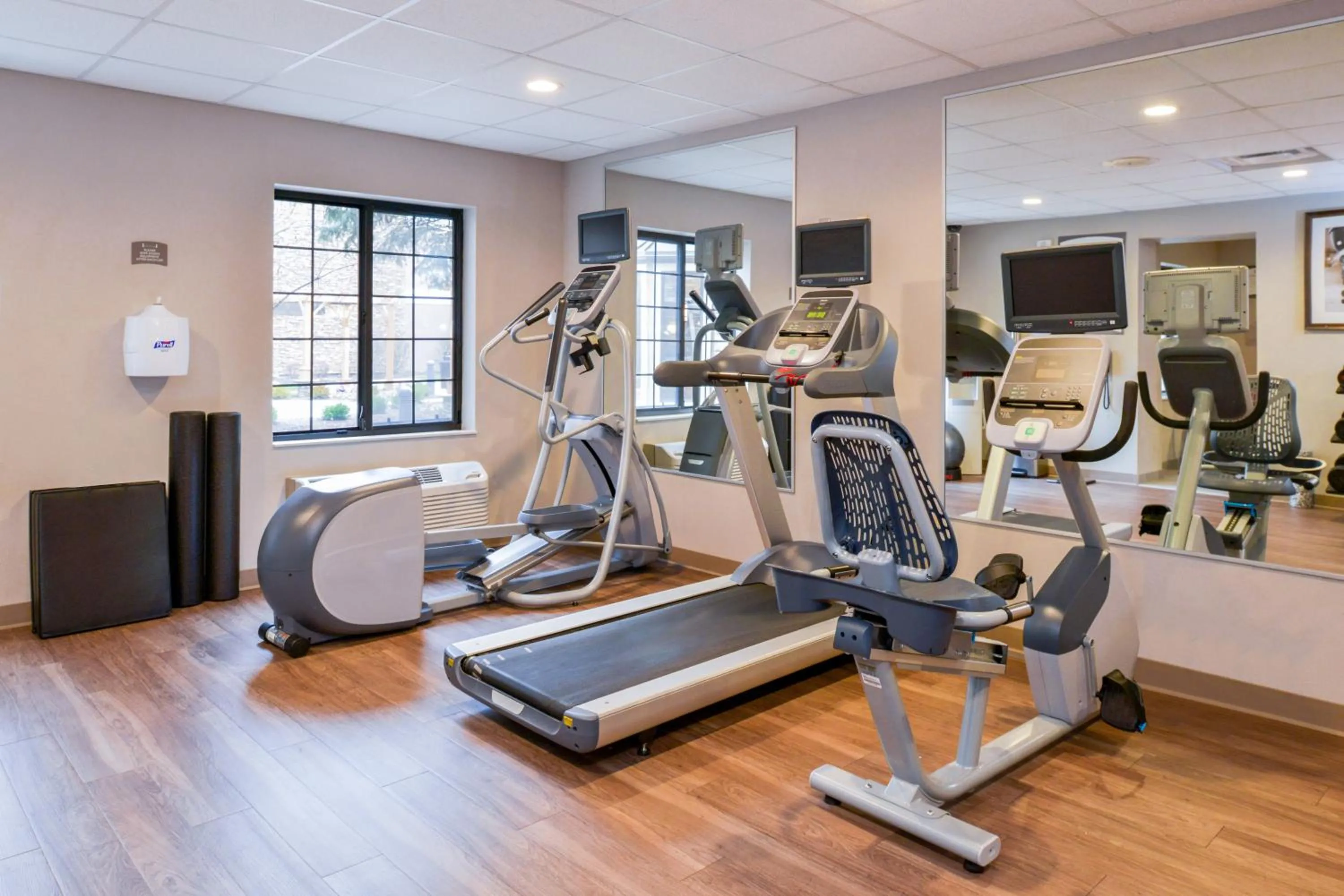 Fitness centre/facilities in Staybridge Suites Indianapolis-Fishers by IHG