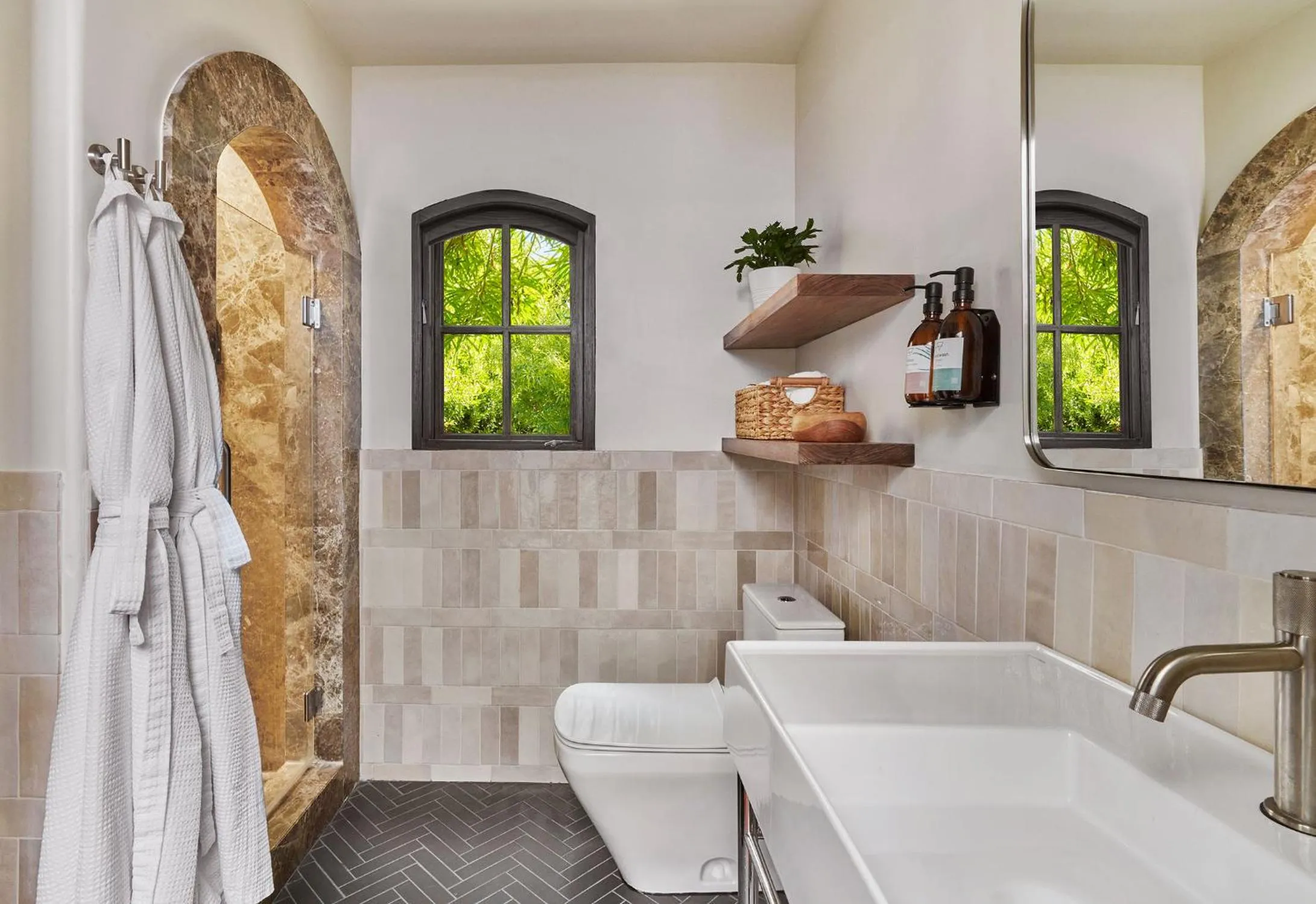 Shower in Lucille Palm Springs