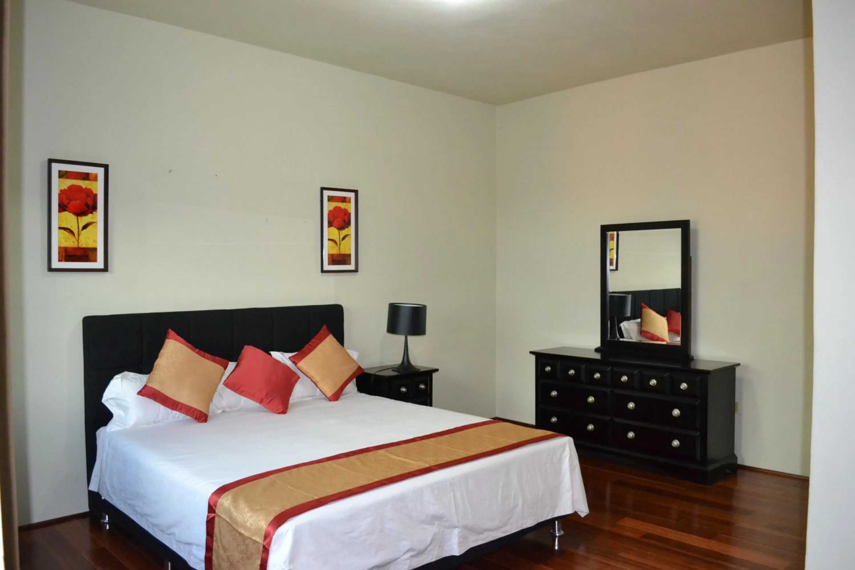 Photo of the whole room, Bed in Negril Sky Blue Resorts LTD