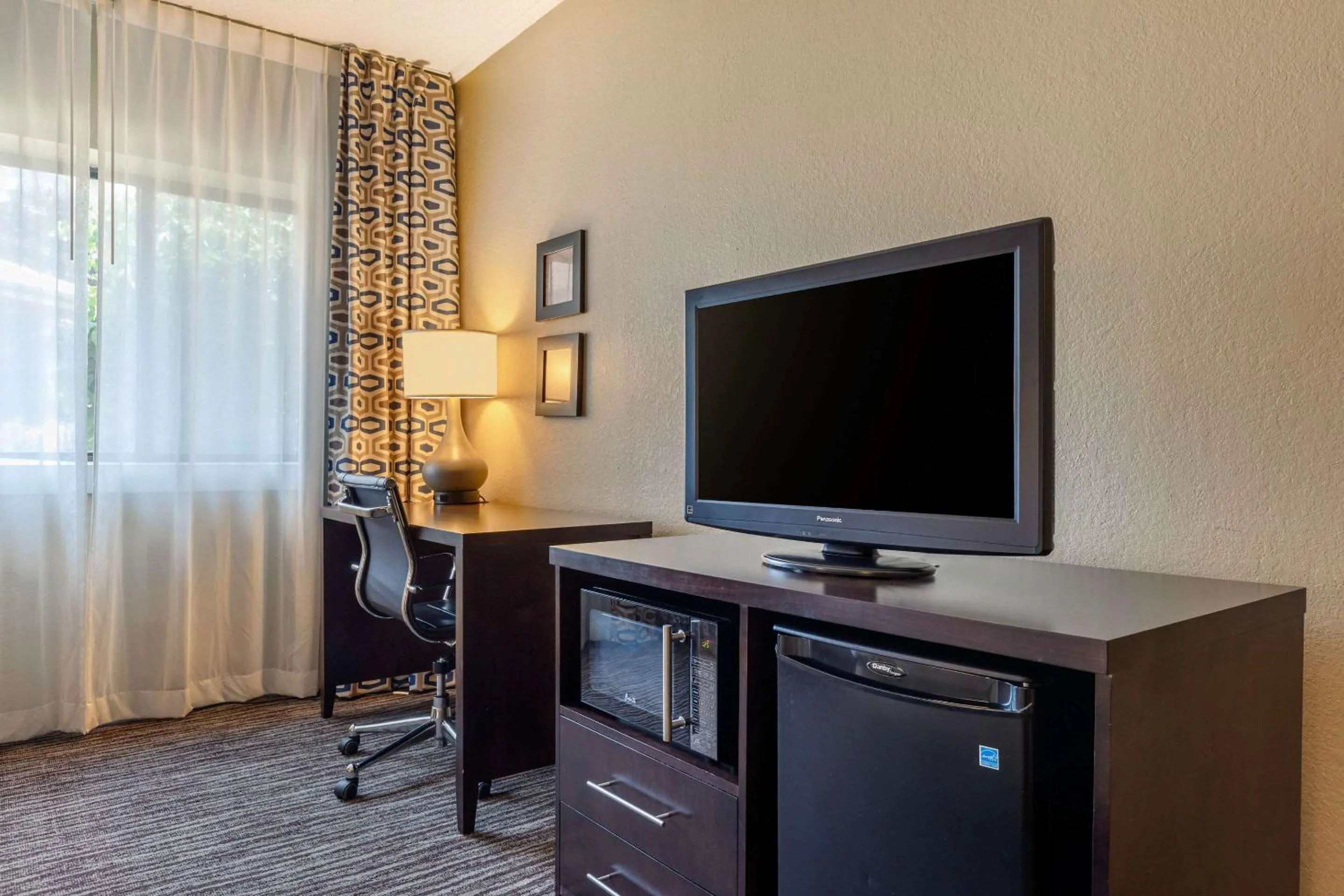 Bedroom in Suburban Studios Arlington Heights Elk Grove