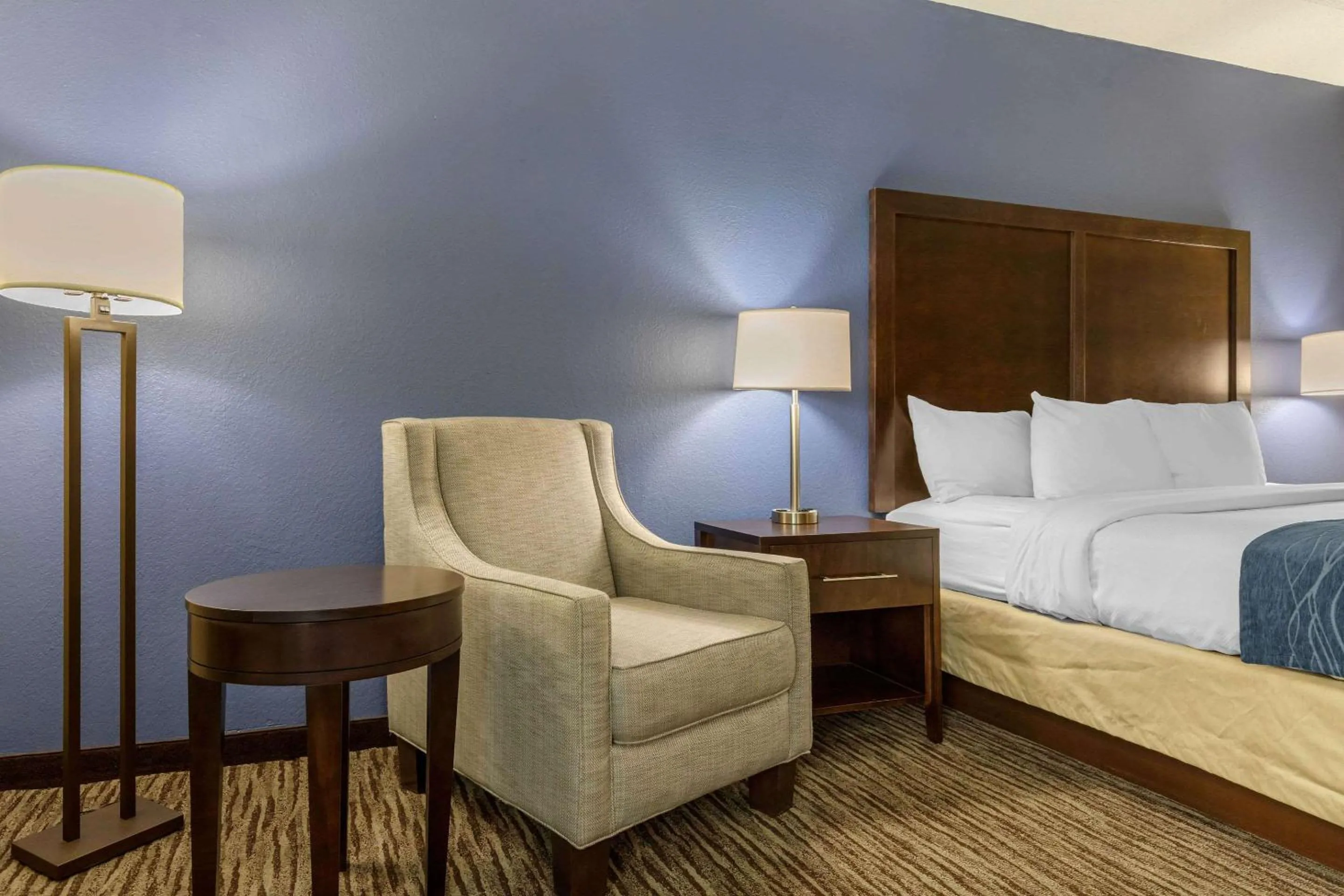 Bedroom, Bed in Suburban Studios Arlington Heights Elk Grove