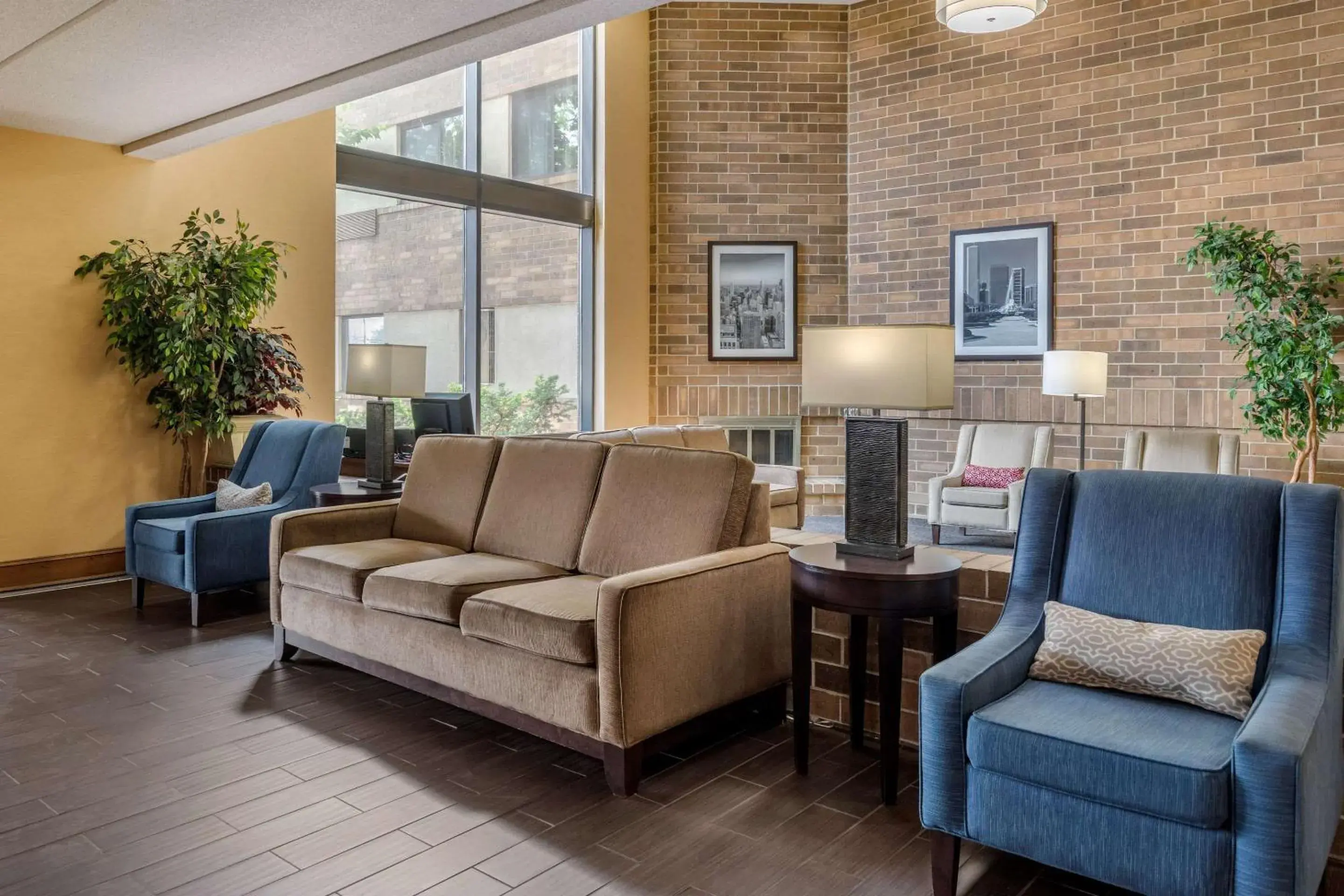 Lobby or reception in Suburban Studios Arlington Heights Elk Grove Lobby or reception in Suburban Studios Arlington Heights Elk Grove