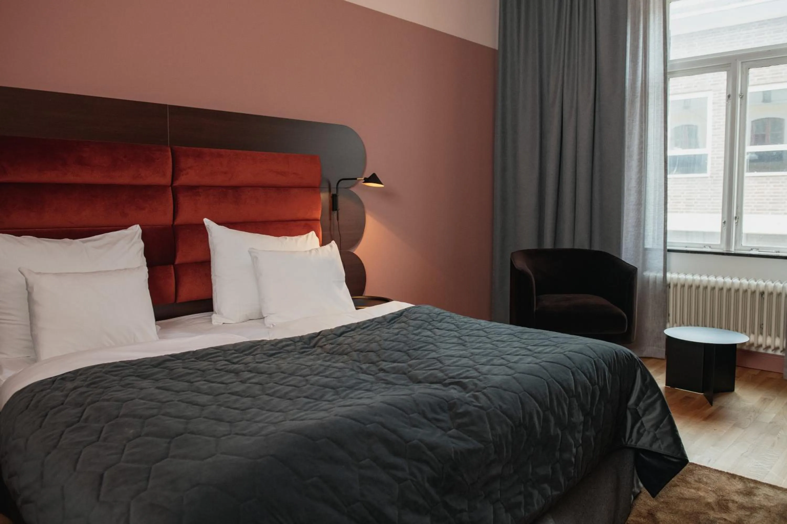 Property building, Bed in Clarion Hotel Örebro
