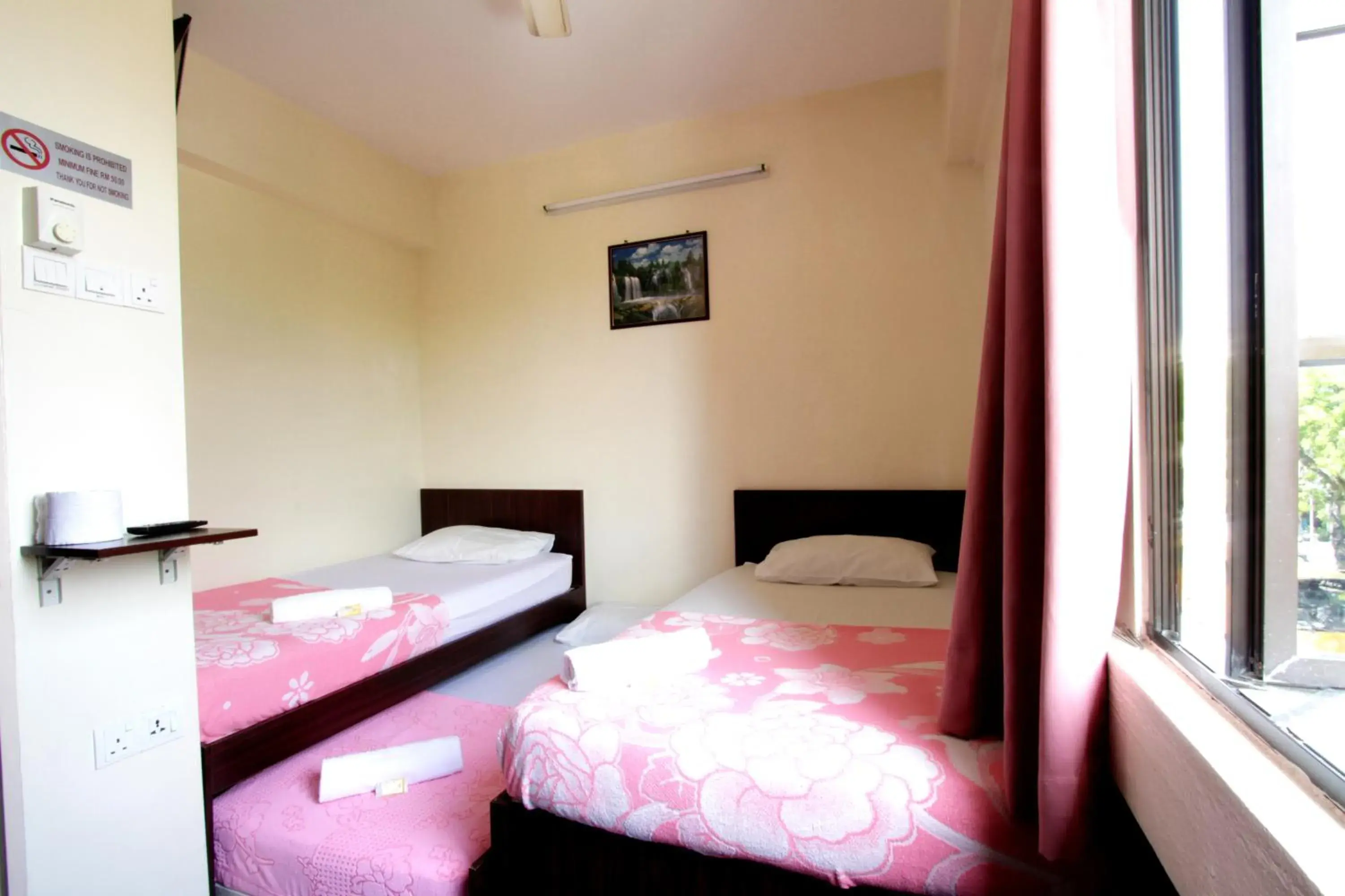 Triple Room in Broadway Budget Hotel Triple Room in Broadway Budget Hotel