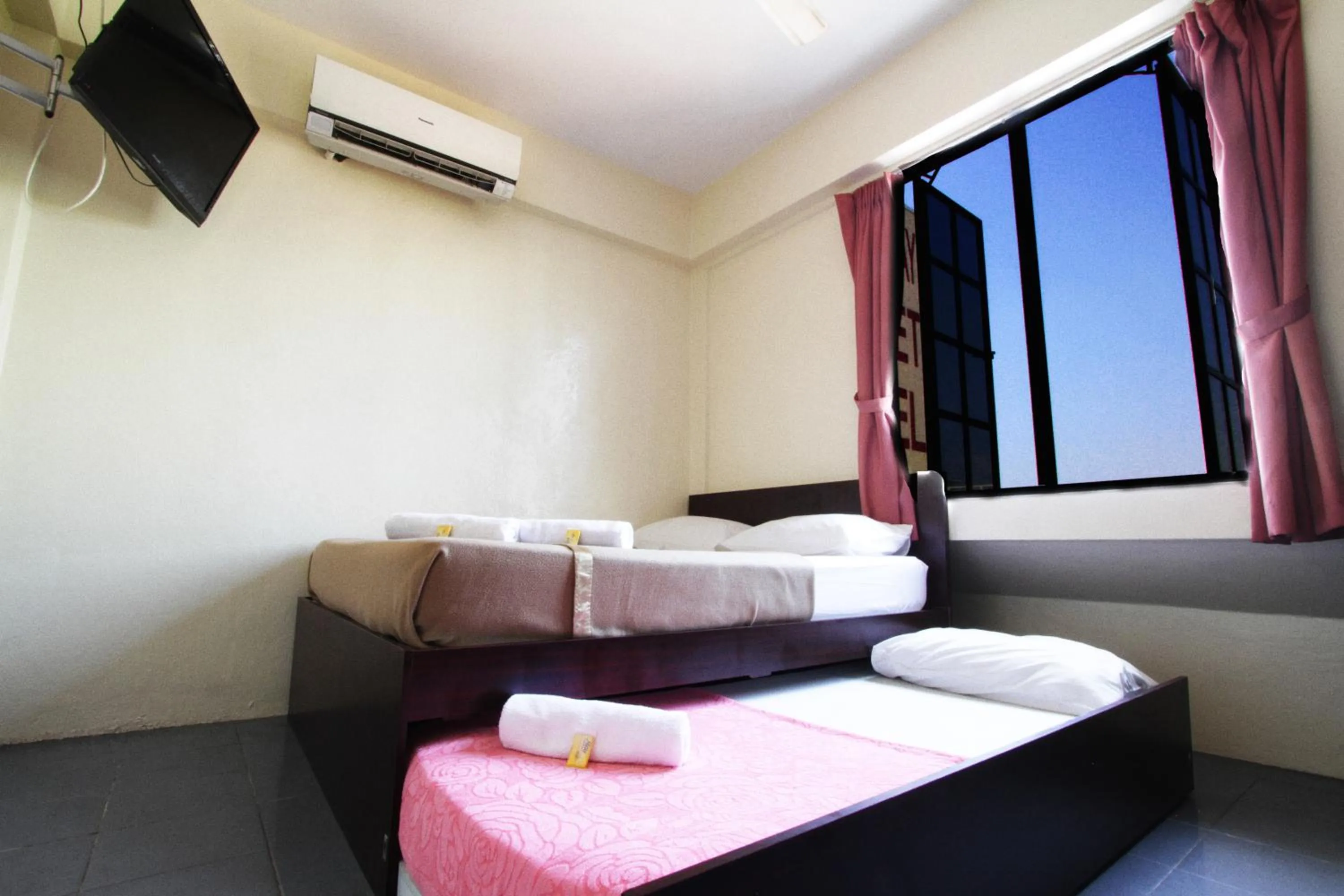 TV and multimedia, Bed in Broadway Budget Hotel