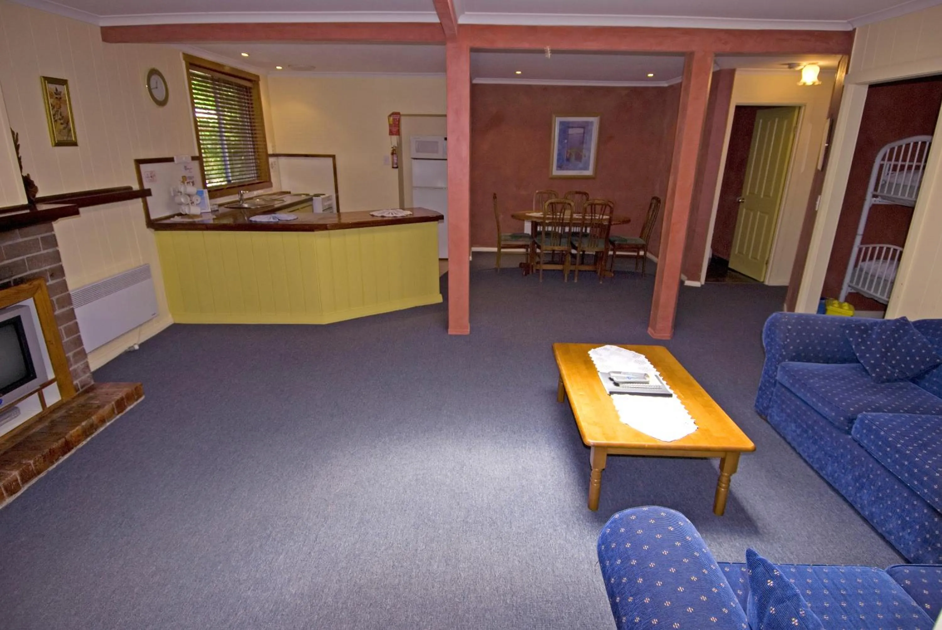 Communal lounge/ TV room in BIG4 Strahan Holiday Retreat