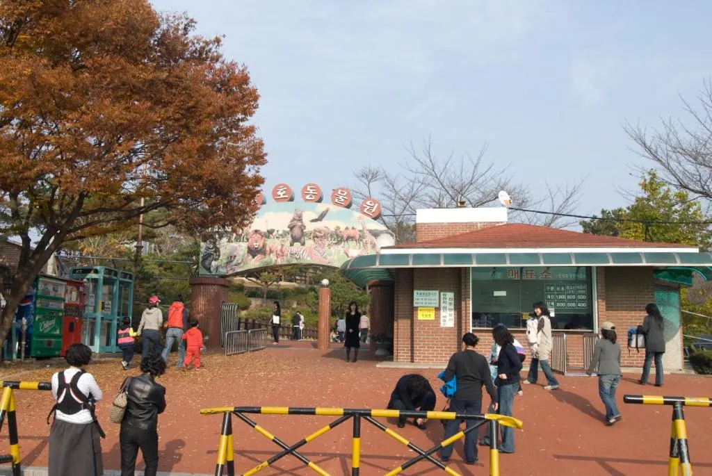 People in Asia Lakeside Hotel