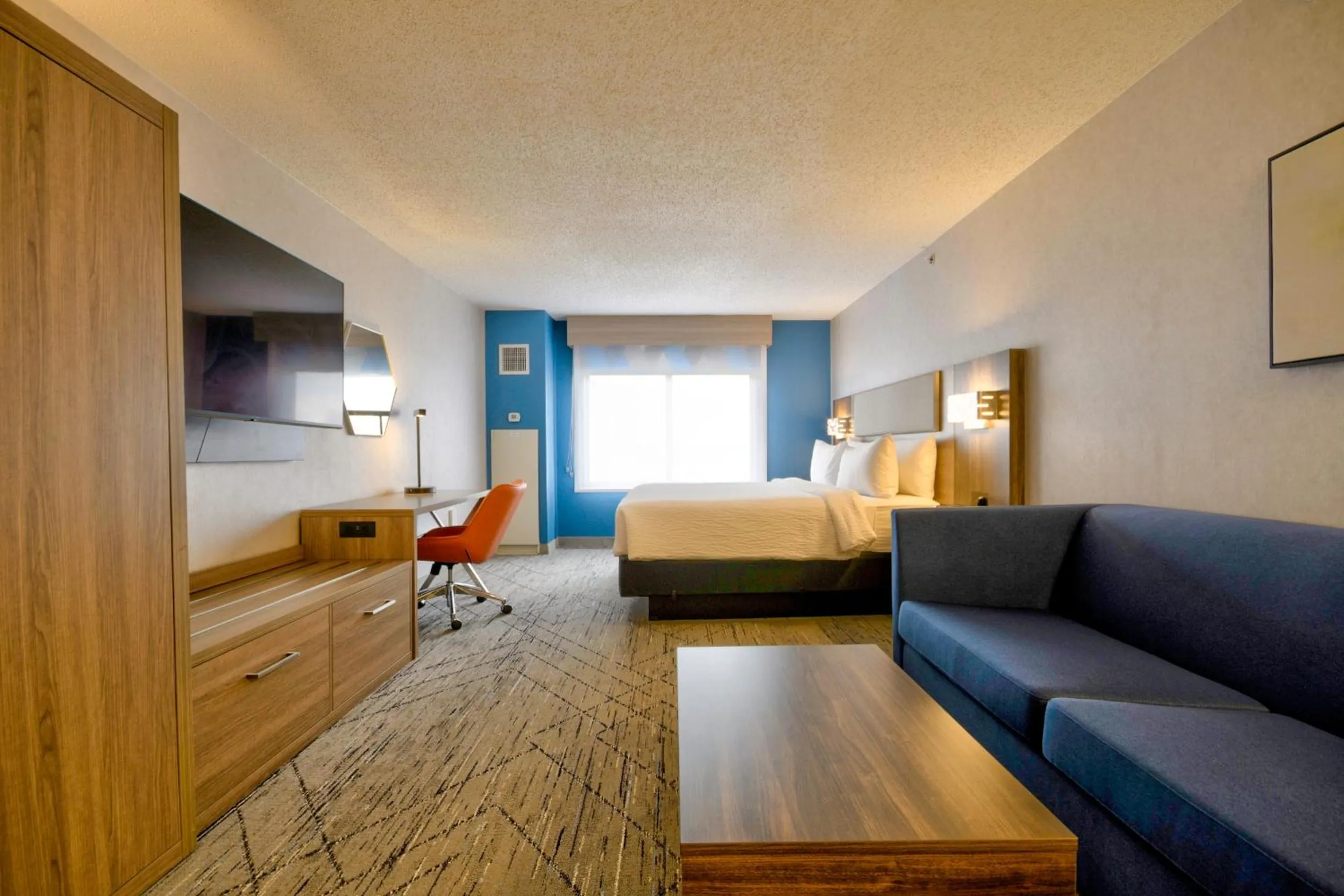 Bedroom, Bed in Holiday Inn Express & Suites Buffalo Airport by IHG