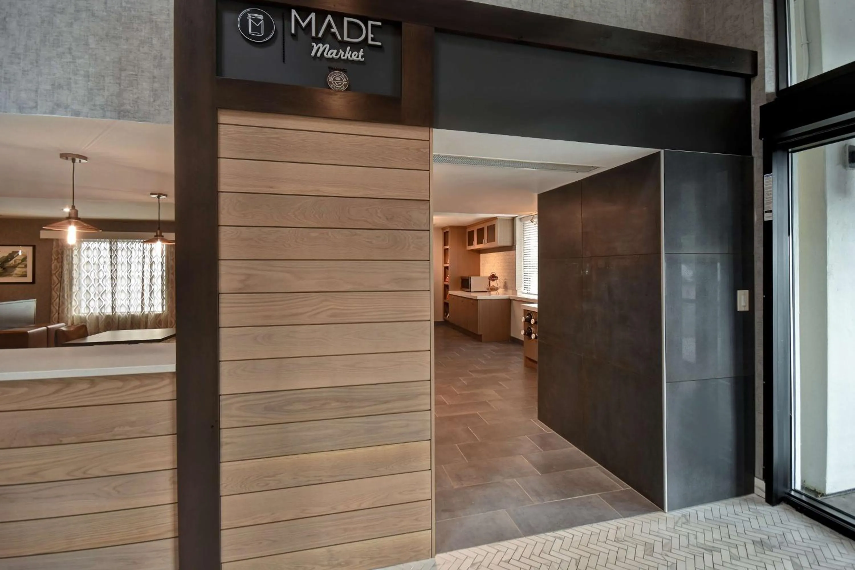 Restaurant/places to eat in DoubleTree by Hilton St. Louis Airport, MO