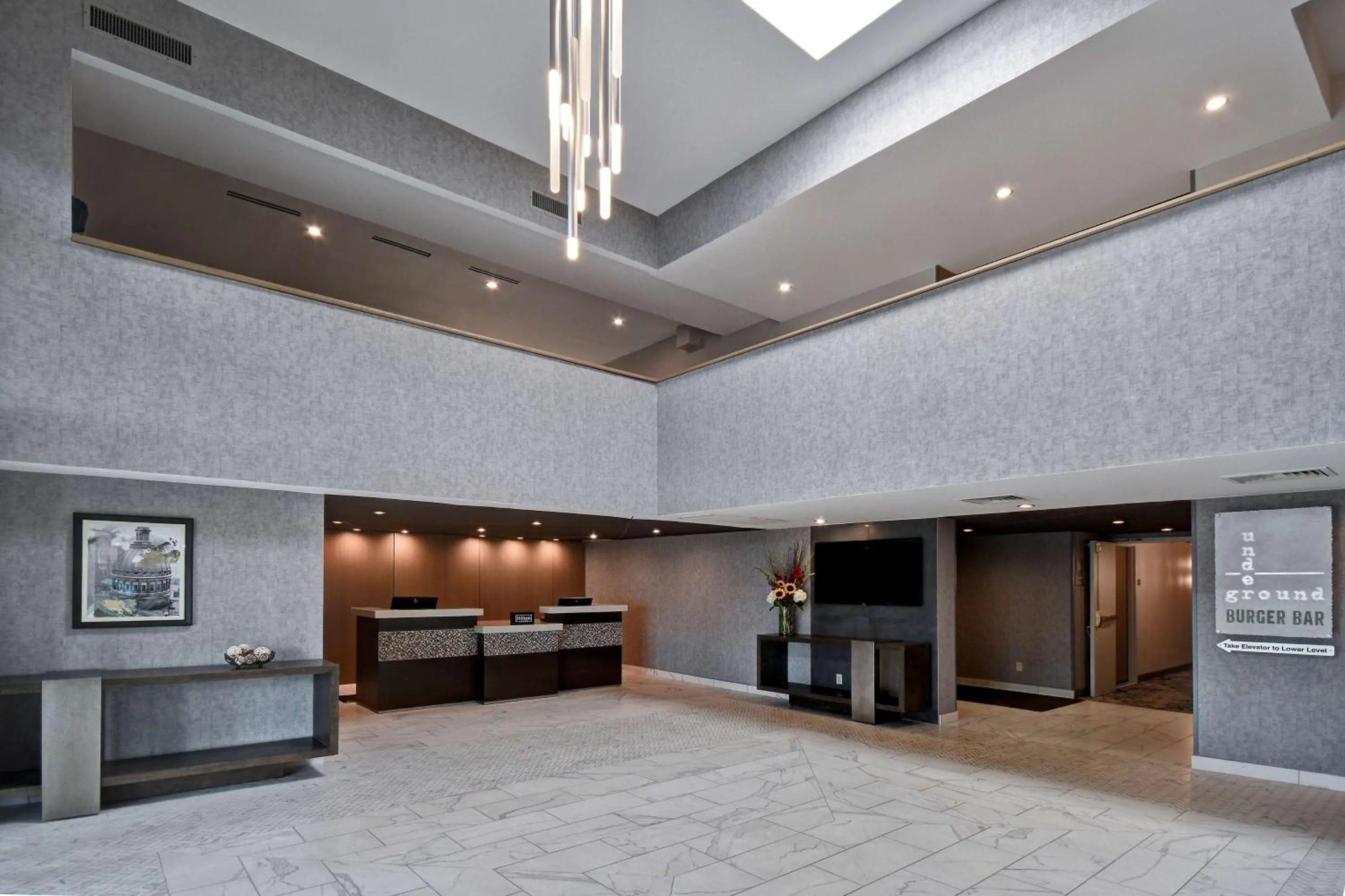 Lobby or reception, Bed in DoubleTree by Hilton St. Louis Airport, MO