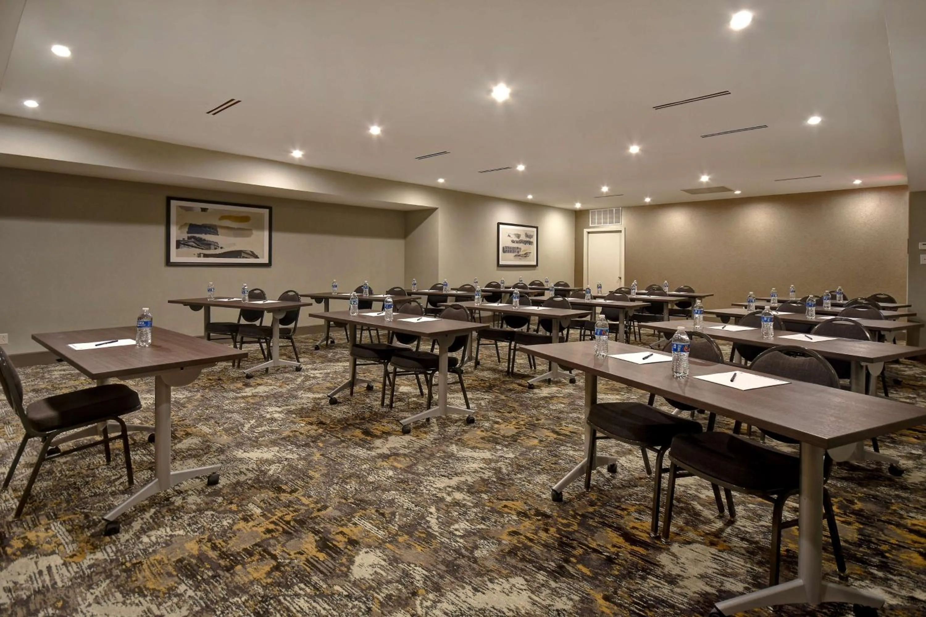 Meeting/conference room in DoubleTree by Hilton St. Louis Airport, MO