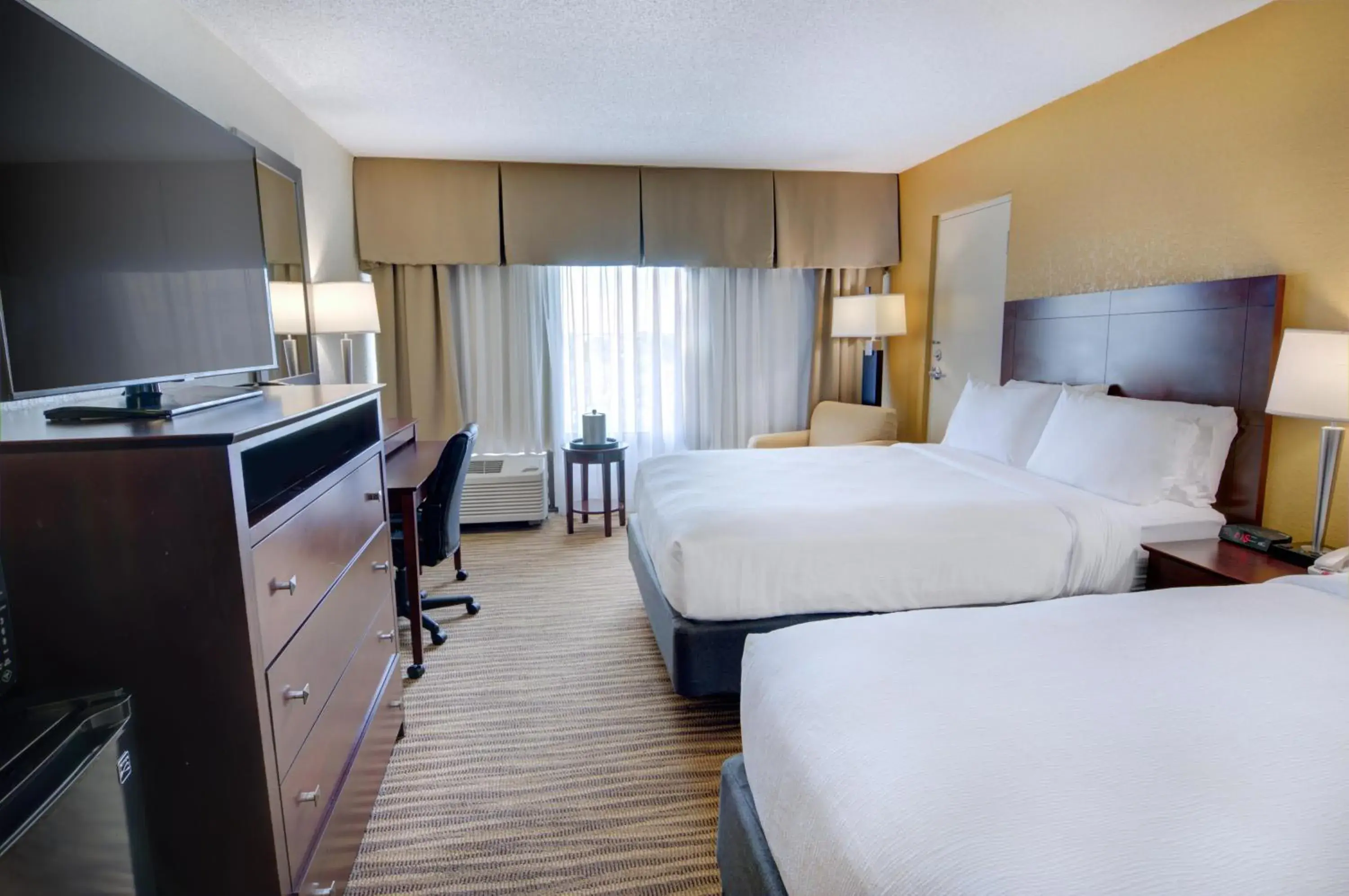 Standard Room with Two Queen Beds in Holiday Inn St. Petersburg N - Clearwater by IHG Standard Room with Two Queen Beds in Holiday Inn St. Petersburg N - Clearwater by IHG