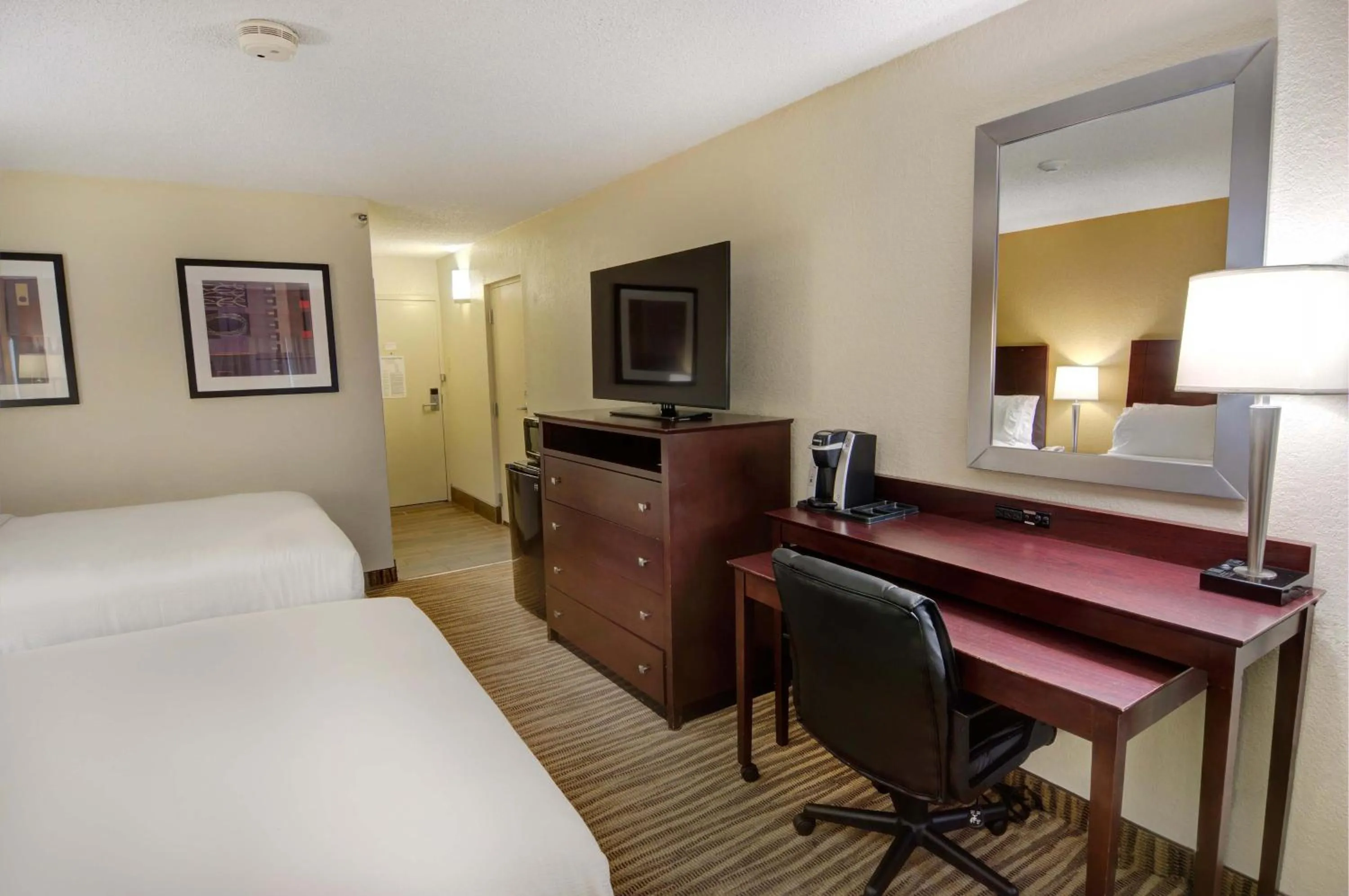 Photo of the whole room, Bed in Holiday Inn St. Petersburg N - Clearwater by IHG