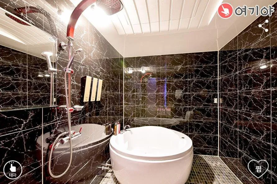 Hot Tub in Jinju GnG Motel