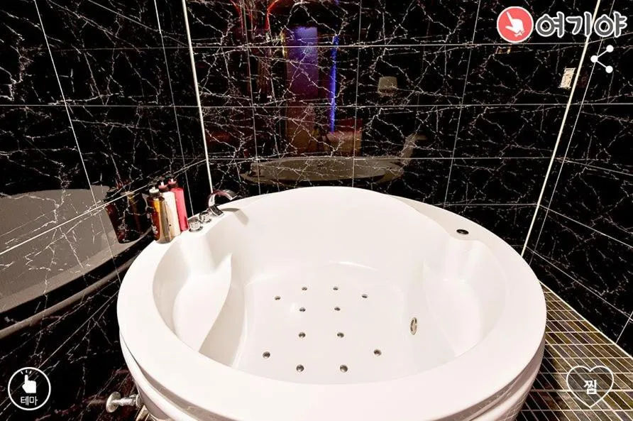 Hot Tub in Jinju GnG Motel