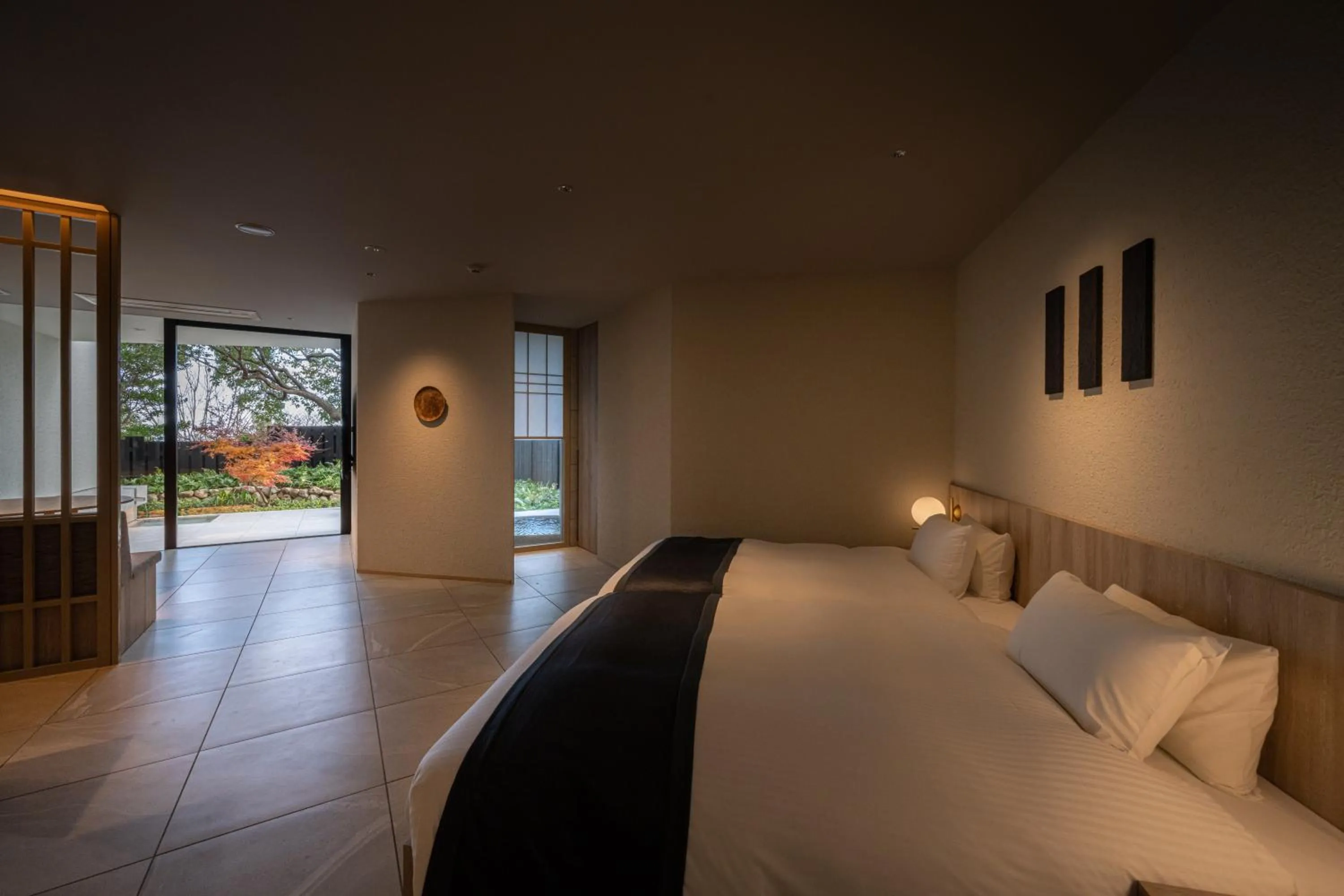 Photo of the whole room, Bed in Auberge Fontaine Bleau Atami