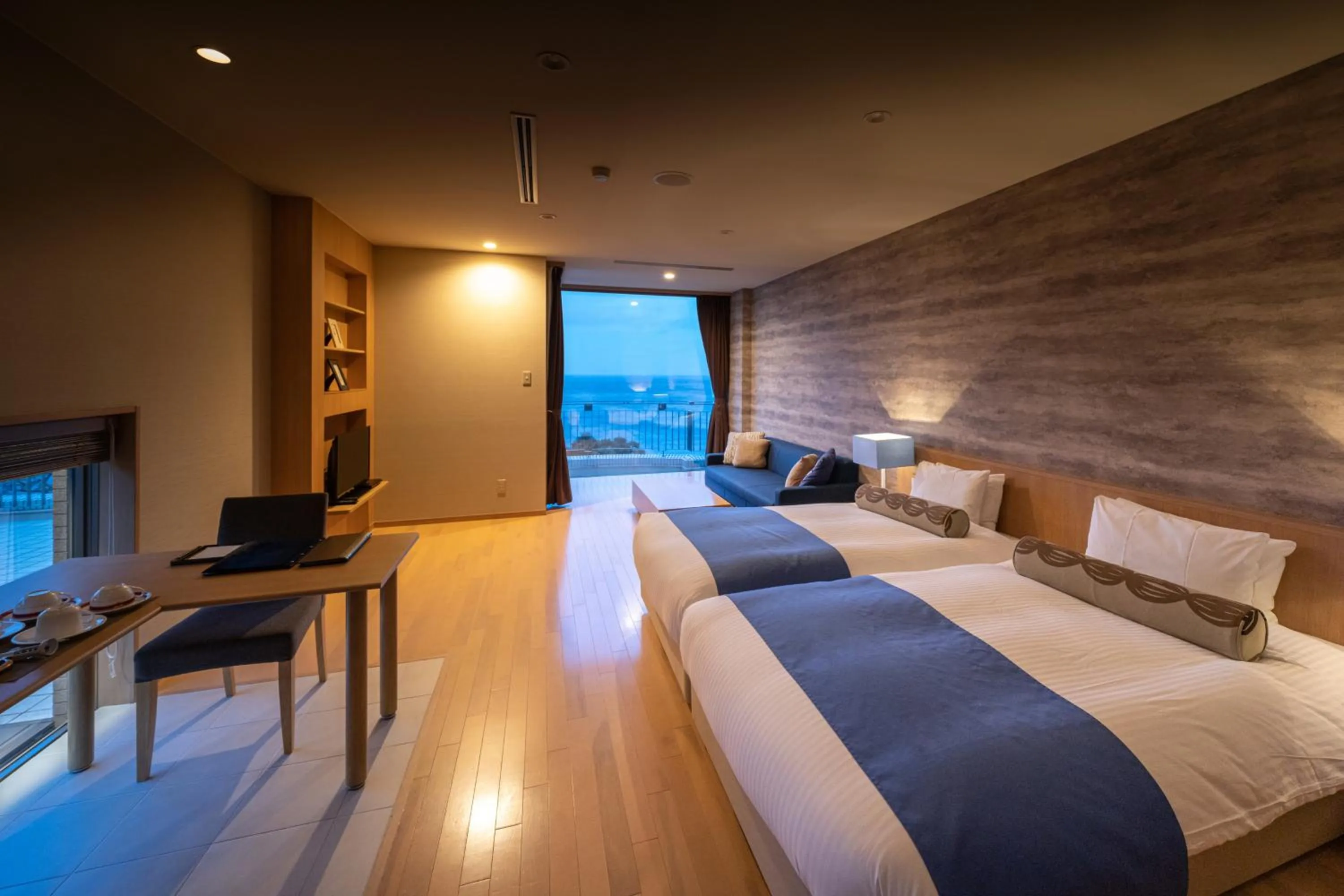 Photo of the whole room, Bed in Auberge Fontaine Bleau Atami