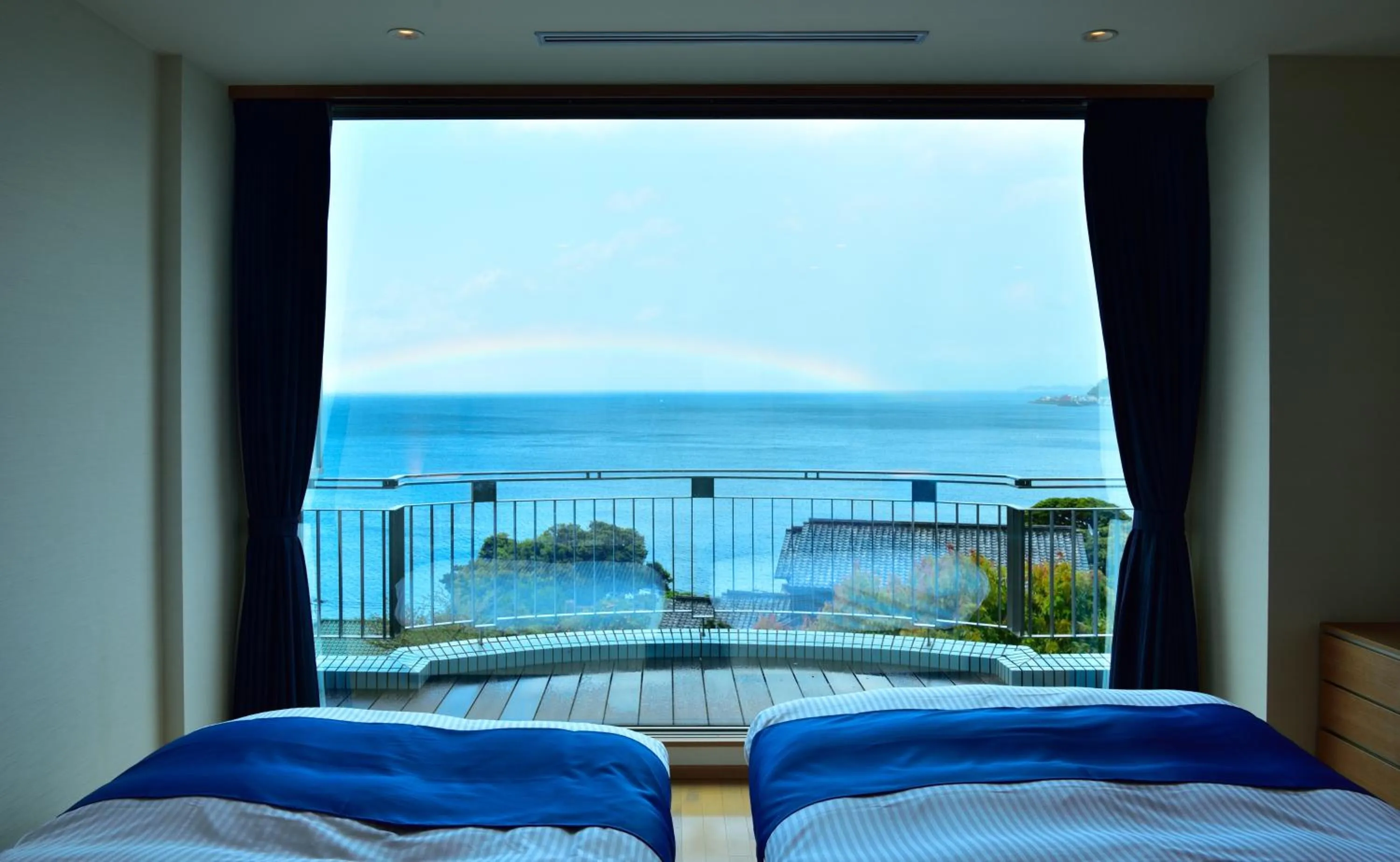 Sea view, Bed in Auberge Fontaine Bleau Atami