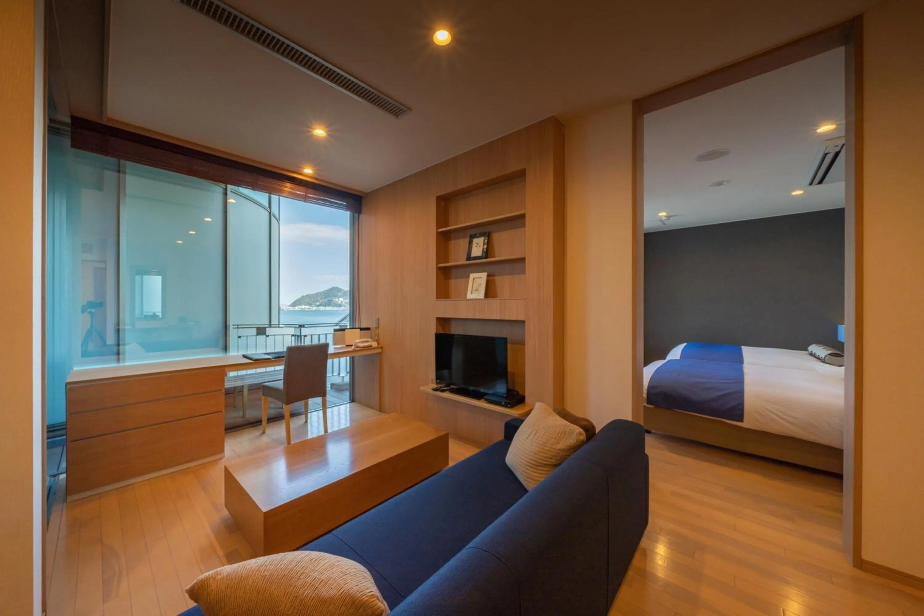 Living room, Bed in Auberge Fontaine Bleau Atami