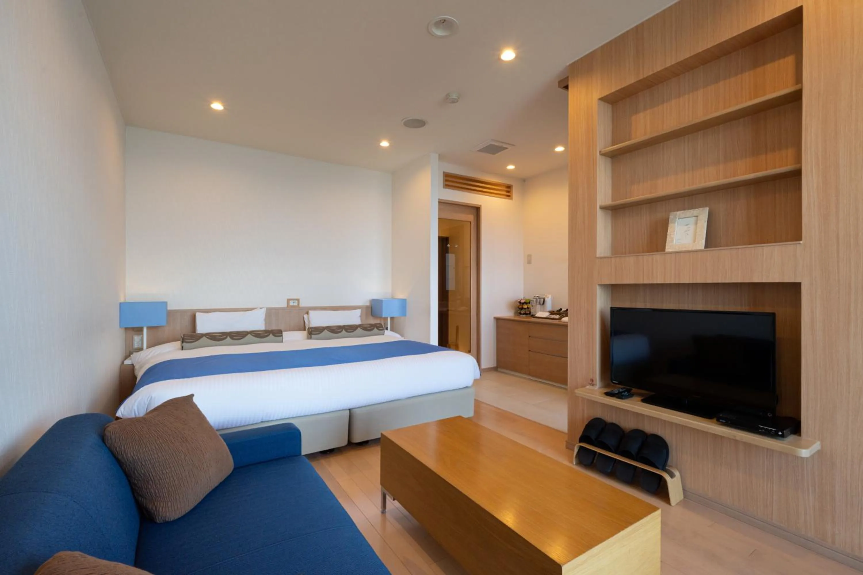 Photo of the whole room, Bed in Auberge Fontaine Bleau Atami