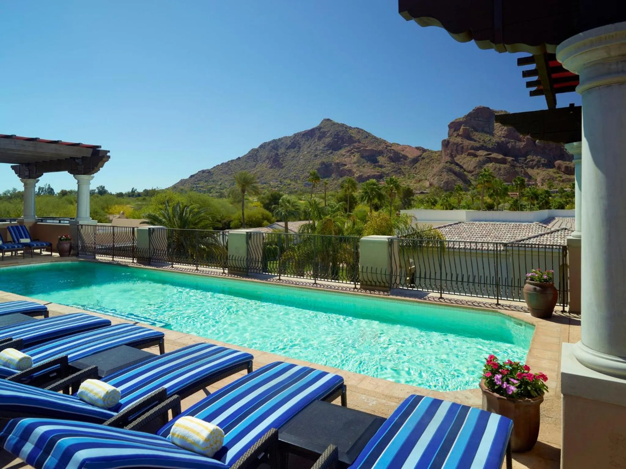 Swimming pool in Omni Scottsdale Resort & Spa at Montelucia