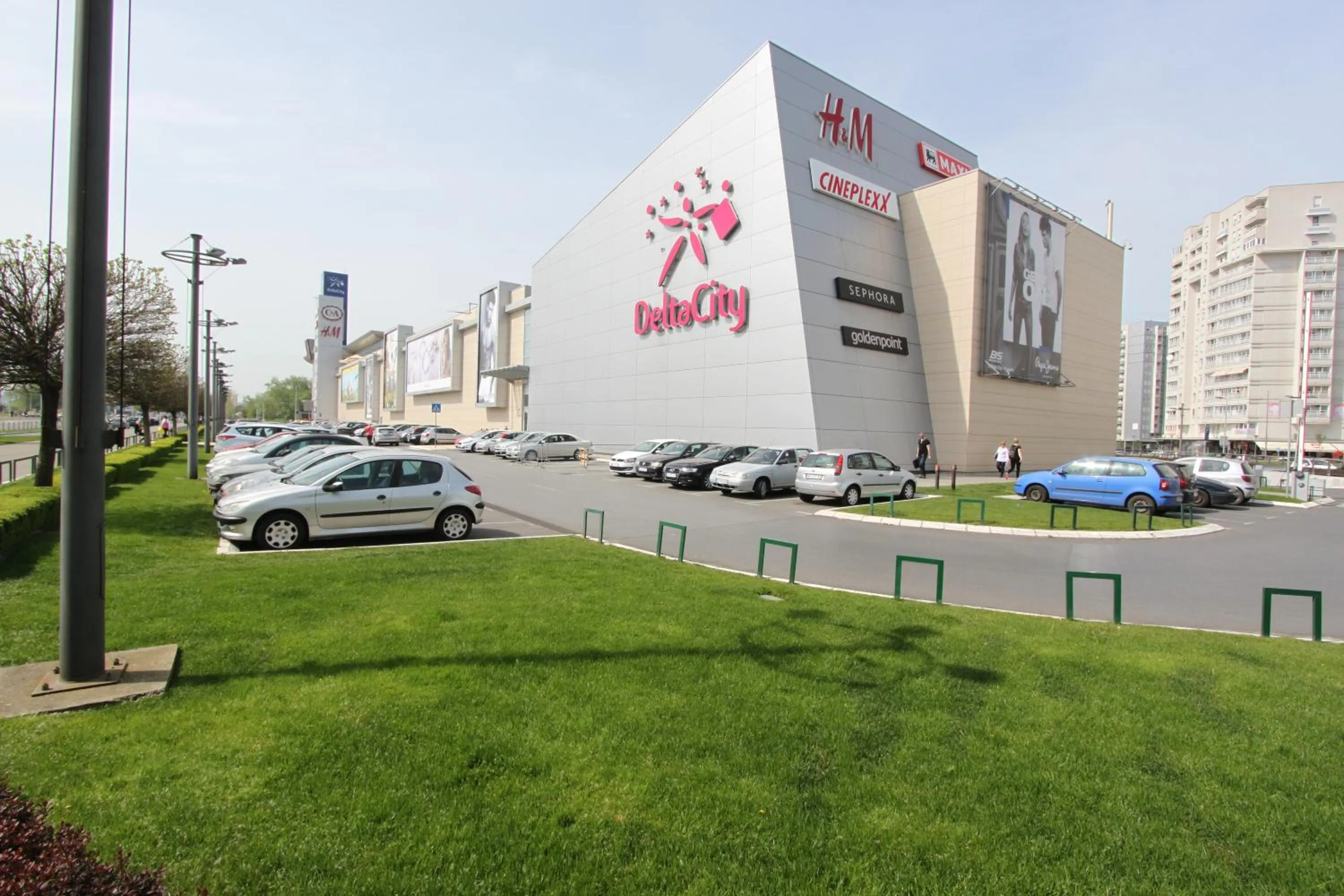 Restaurant/places to eat in New Belgrade Apartments Magnetic, parking 5 evra dan
