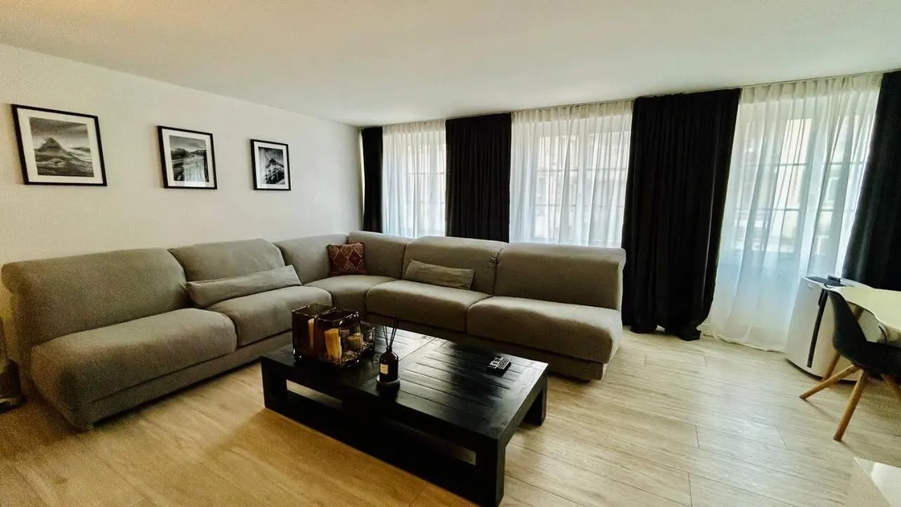 Paradeplatz Apartment by Airhome