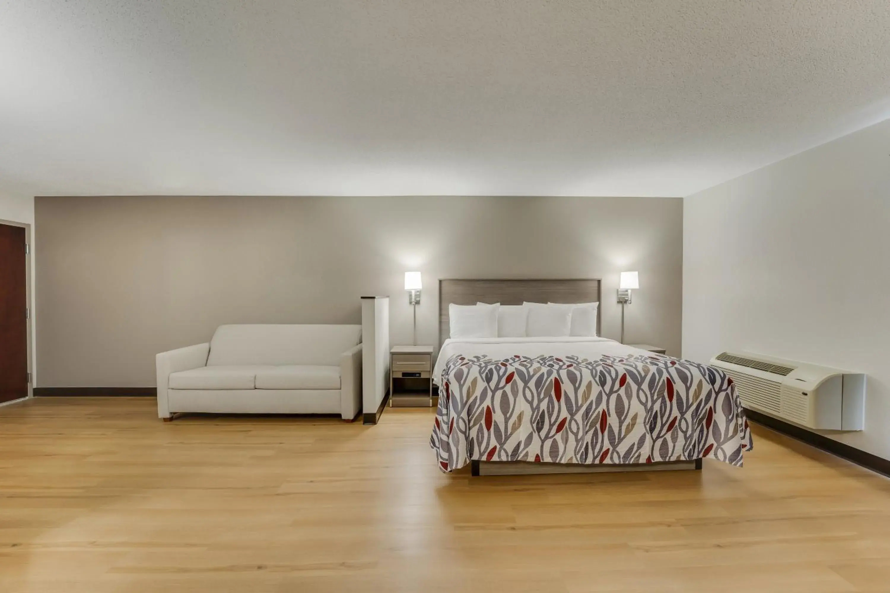 Suite King Room Non-Smoking in Red Roof Inn & Suites Newport - Middletown, RI Suite King Room Non-Smoking in Red Roof Inn & Suites Newport - Middletown, RI