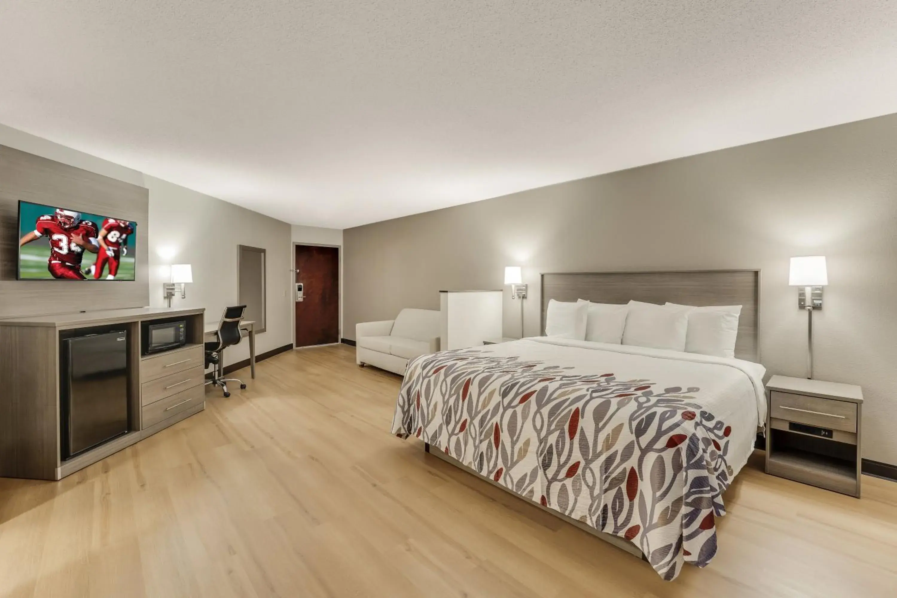 Bedroom, Bed in Red Roof Inn & Suites Newport - Middletown, RI Bedroom, Bed in Red Roof Inn & Suites Newport - Middletown, RI