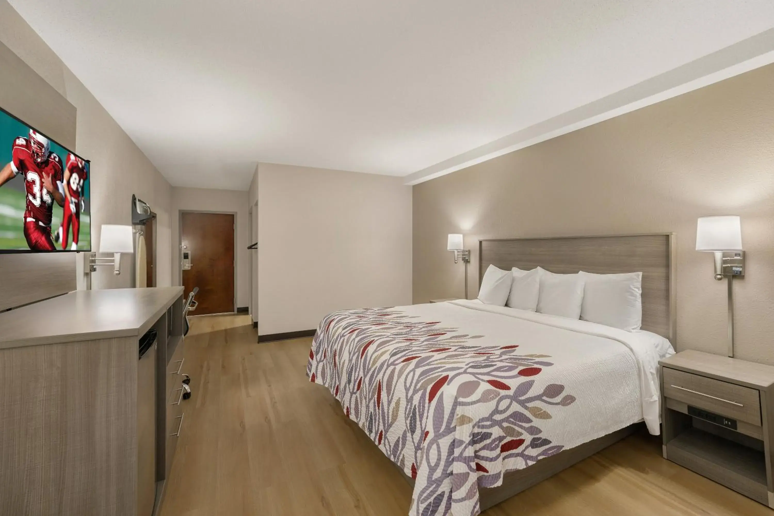 Standard King Room Disability Access Non-Smoking in Red Roof Inn & Suites Newport - Middletown, RI Standard King Room Disability Access Non-Smoking in Red Roof Inn & Suites Newport - Middletown, RI