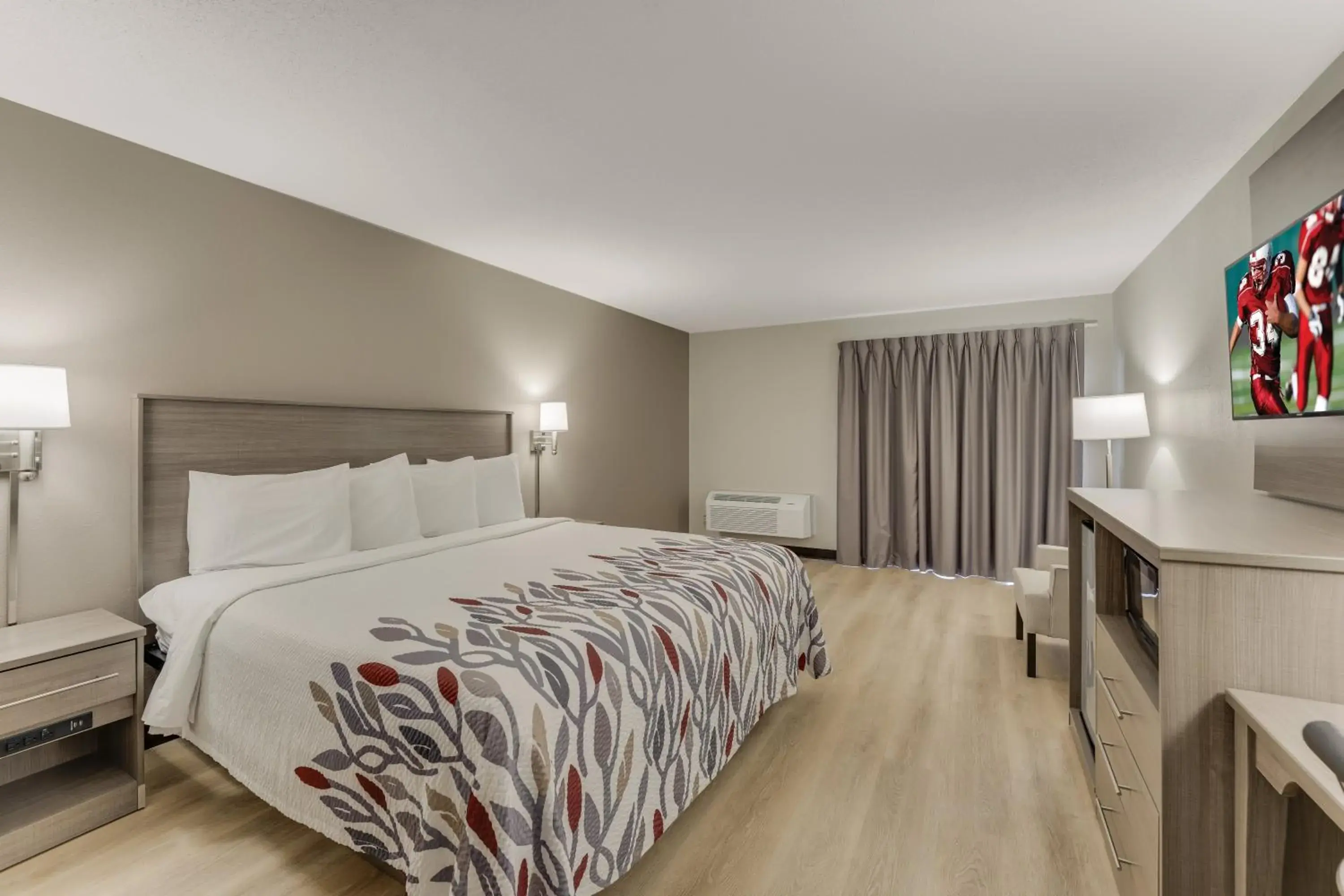 Standard King Room Non-Smoking in Red Roof Inn & Suites Newport - Middletown, RI Standard King Room Non-Smoking in Red Roof Inn & Suites Newport - Middletown, RI