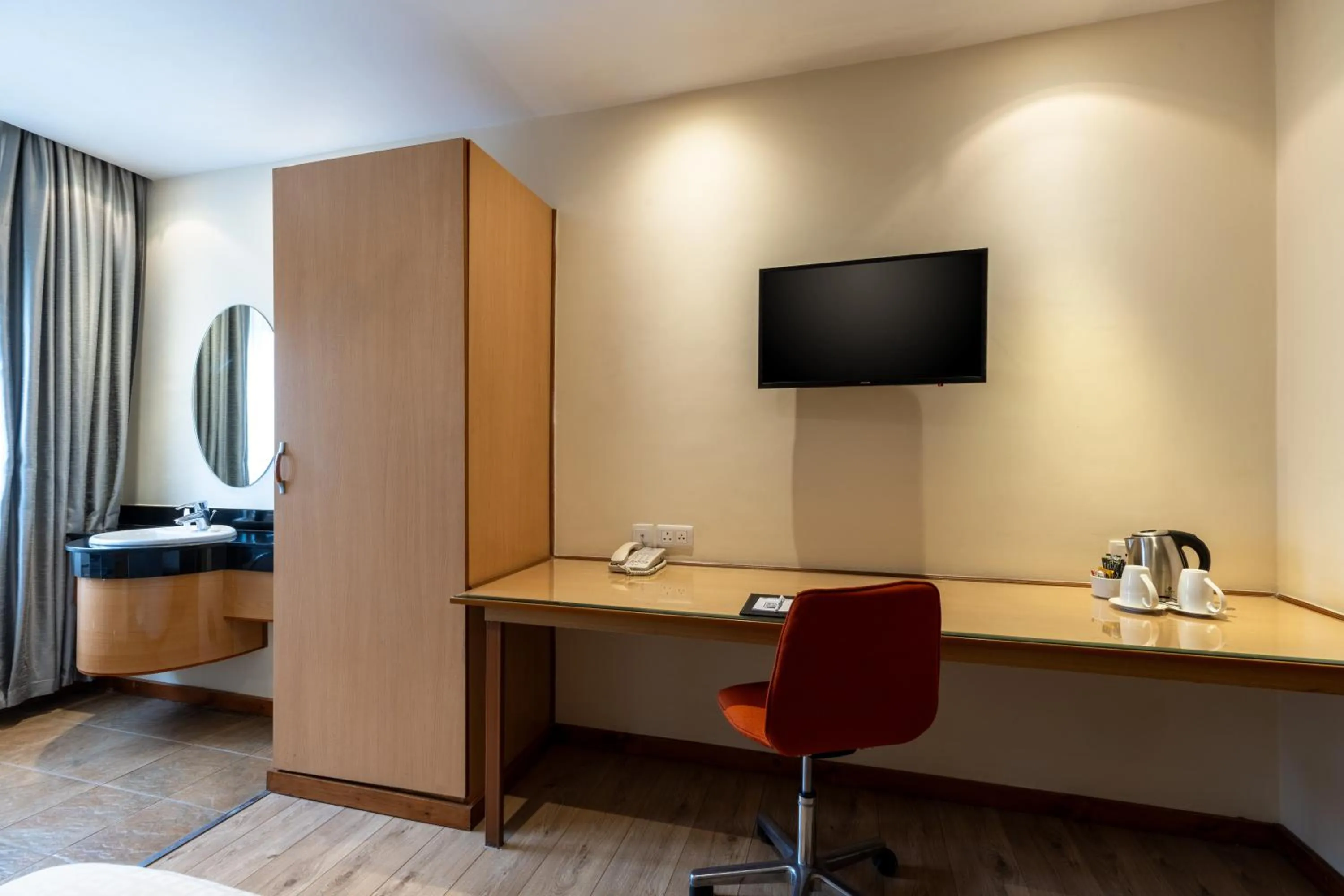 TV and multimedia, Bed in Best Western Nairobi Upper Hill