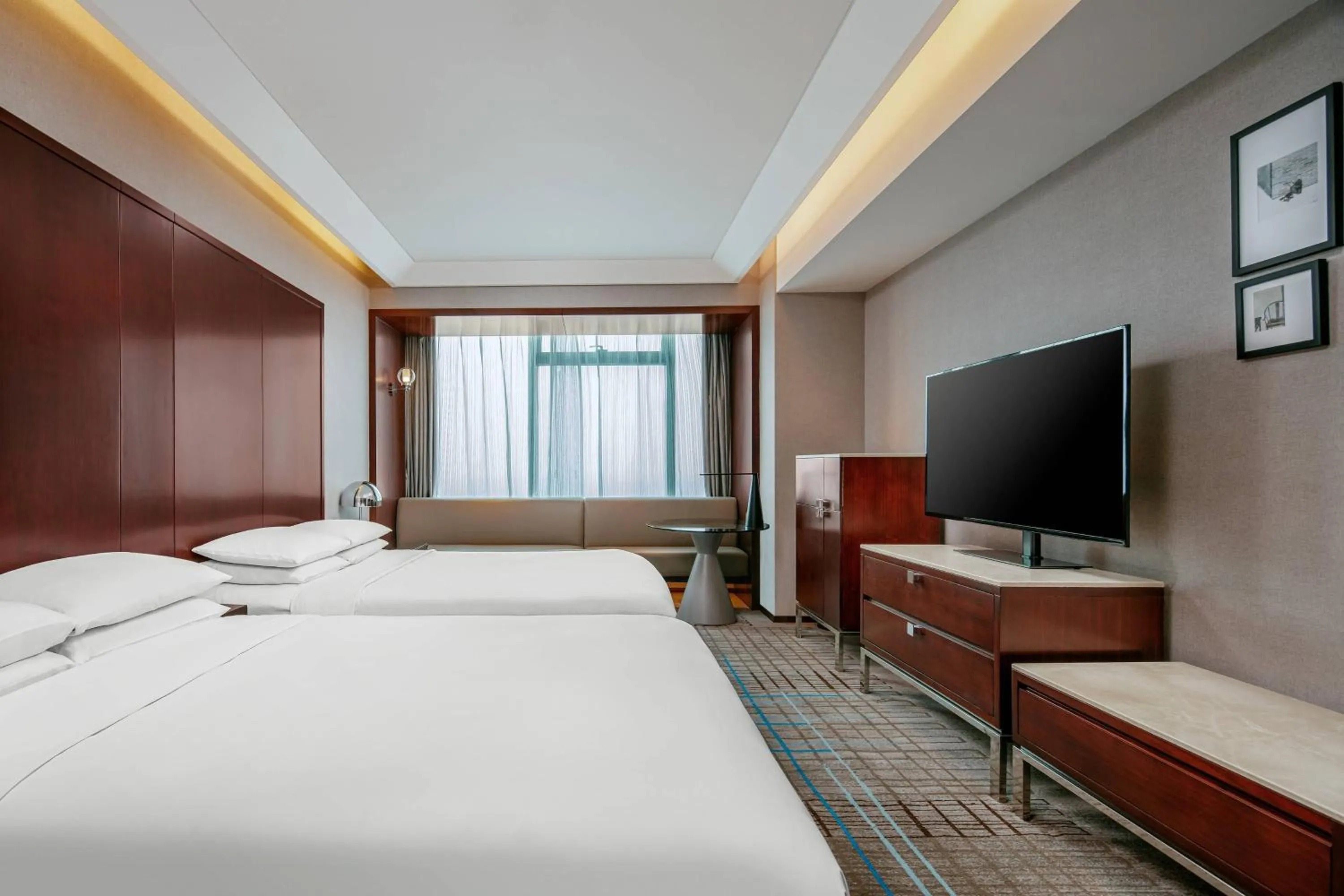 Photo of the whole room, Bed in Renaissance Shanghai Zhongshan Park Hotel
