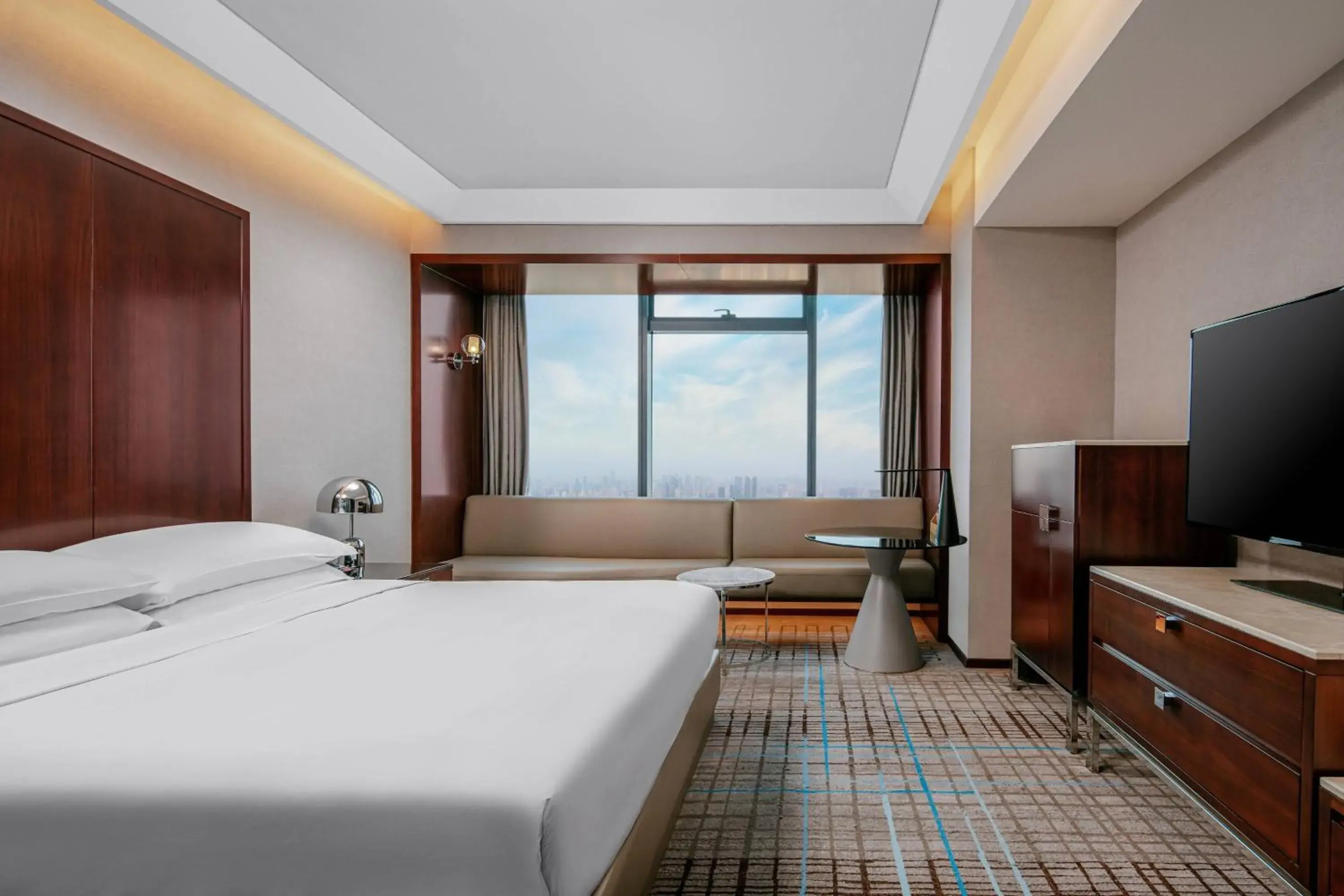 Club King Room in Renaissance Shanghai Zhongshan Park Hotel Club King Room in Renaissance Shanghai Zhongshan Park Hotel