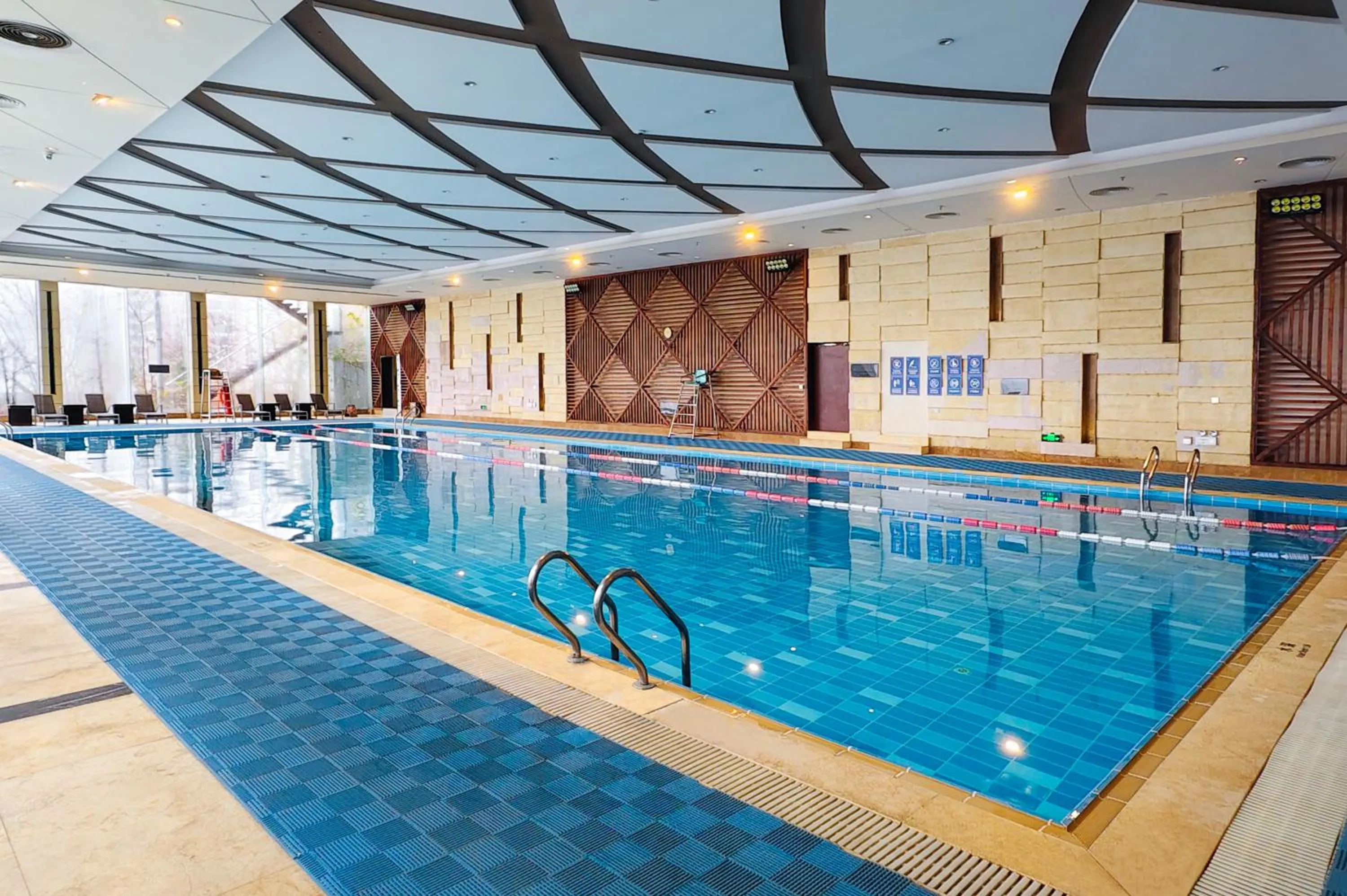 Swimming pool in Renaissance Shanghai Zhongshan Park Hotel