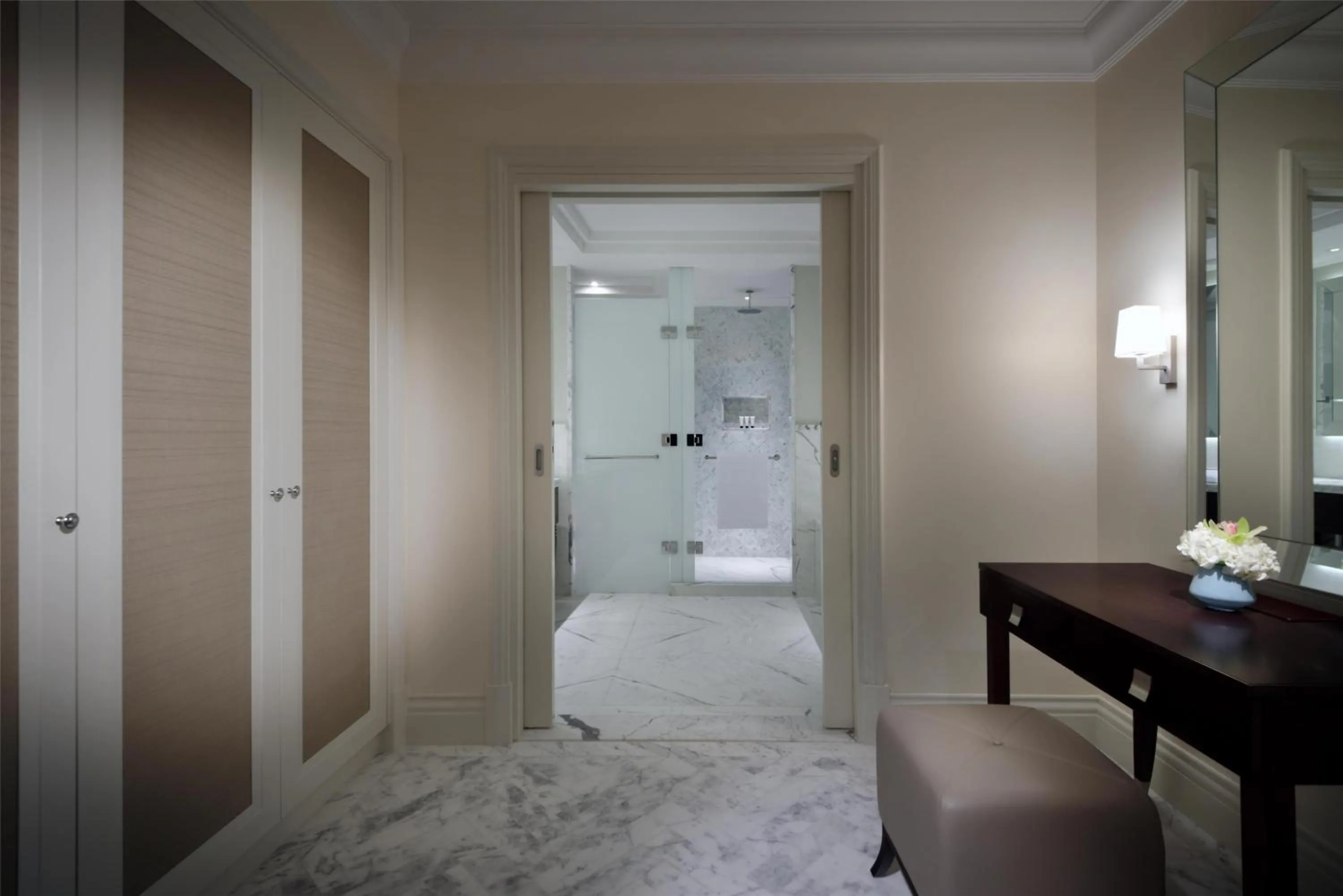 Photo of the whole room in Kempinski The Boulevard Dubai