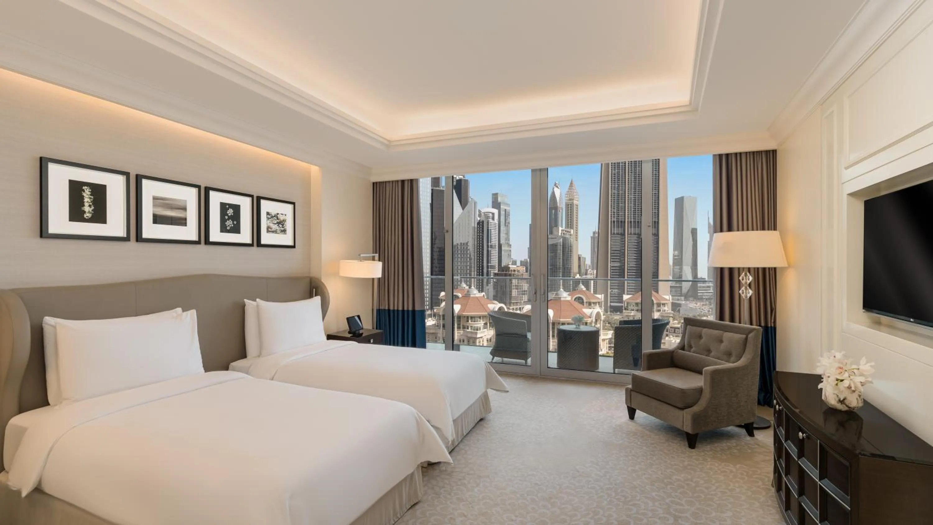 Bedroom, Bed in Kempinski The Boulevard Dubai