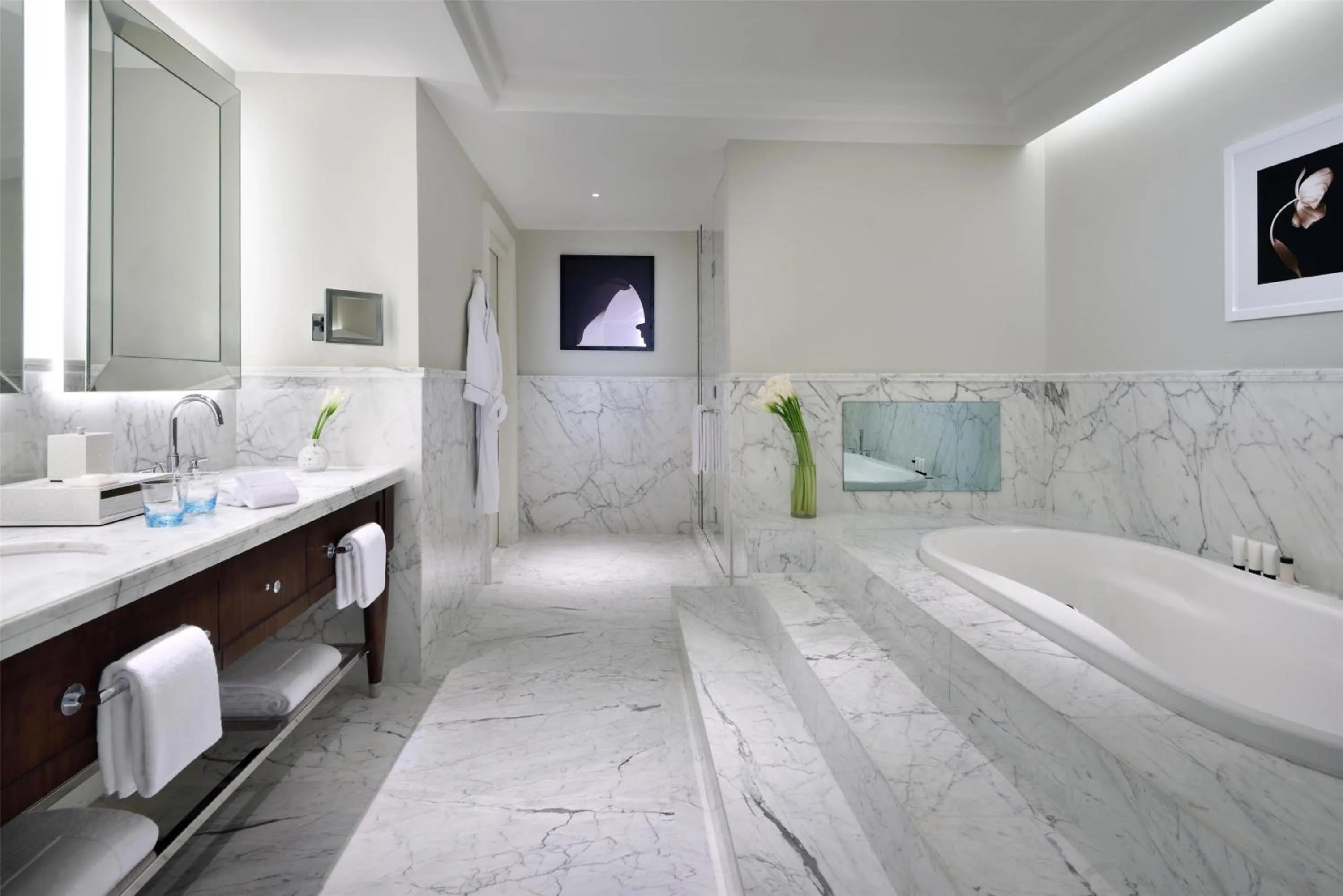 Bedroom, Bed in Kempinski The Boulevard Dubai