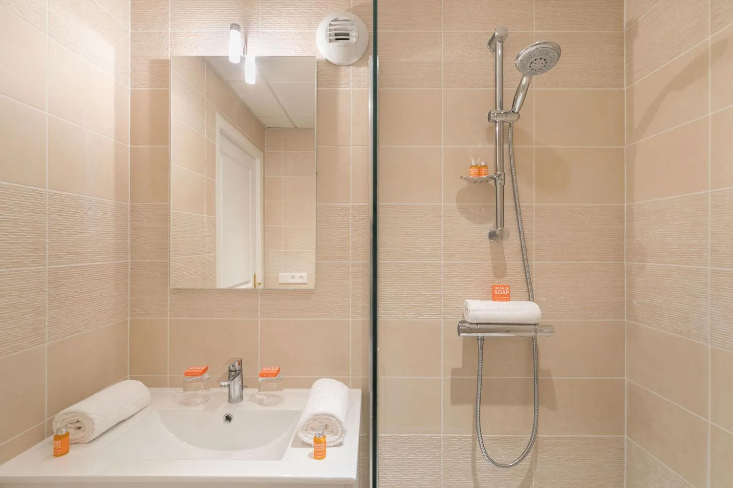 Bathroom in Médicis Home Puteaux