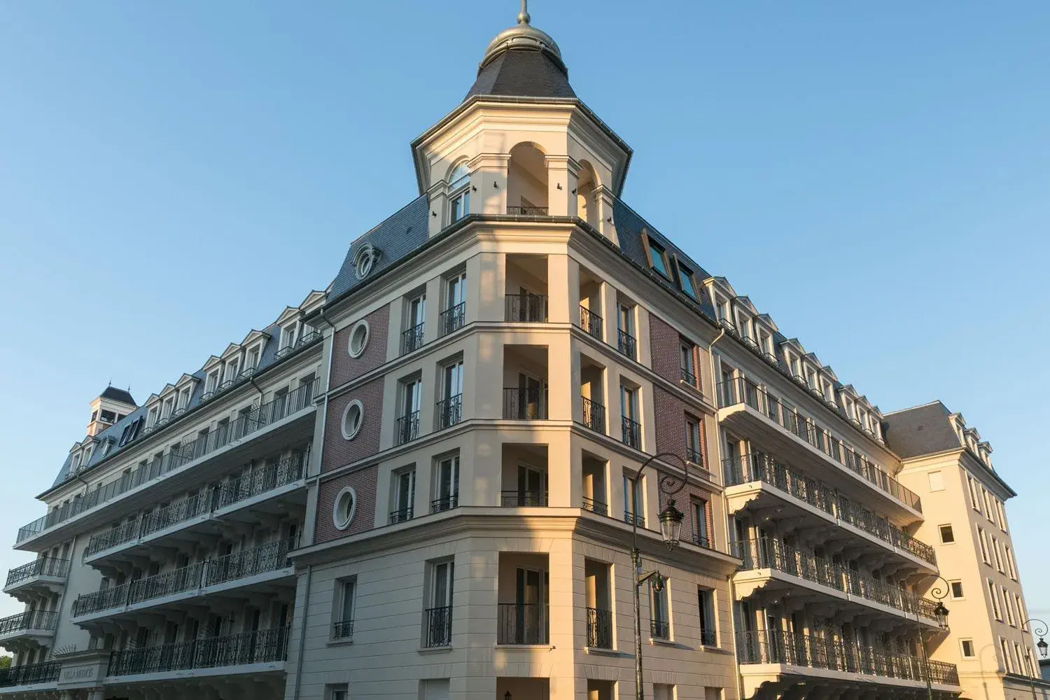 Facade/entrance in Médicis Home Puteaux Facade/entrance in Médicis Home Puteaux