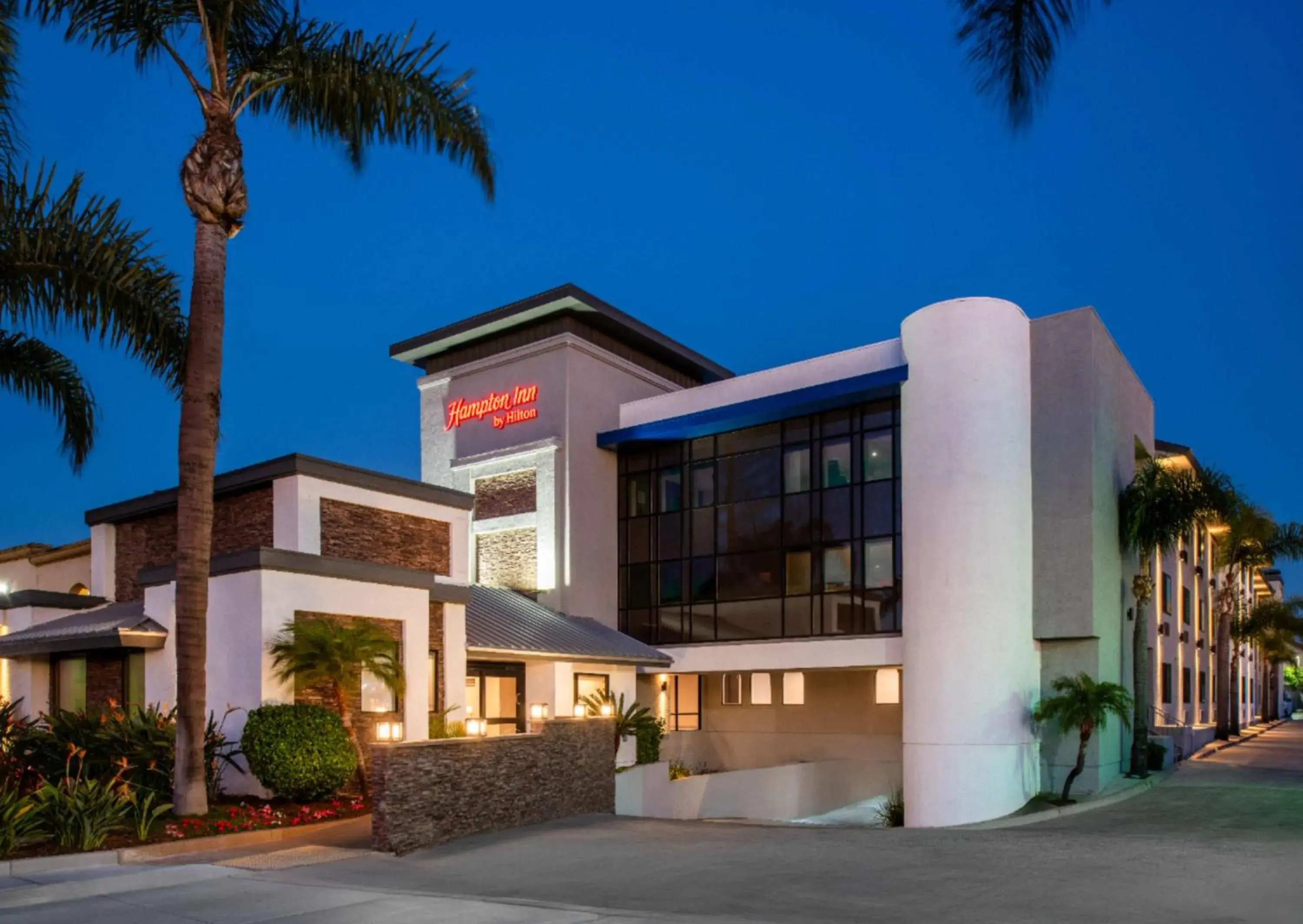 Property building in Hampton Inn by Hilton Costa Mesa Newport Beach Property building in Hampton Inn by Hilton Costa Mesa Newport Beach