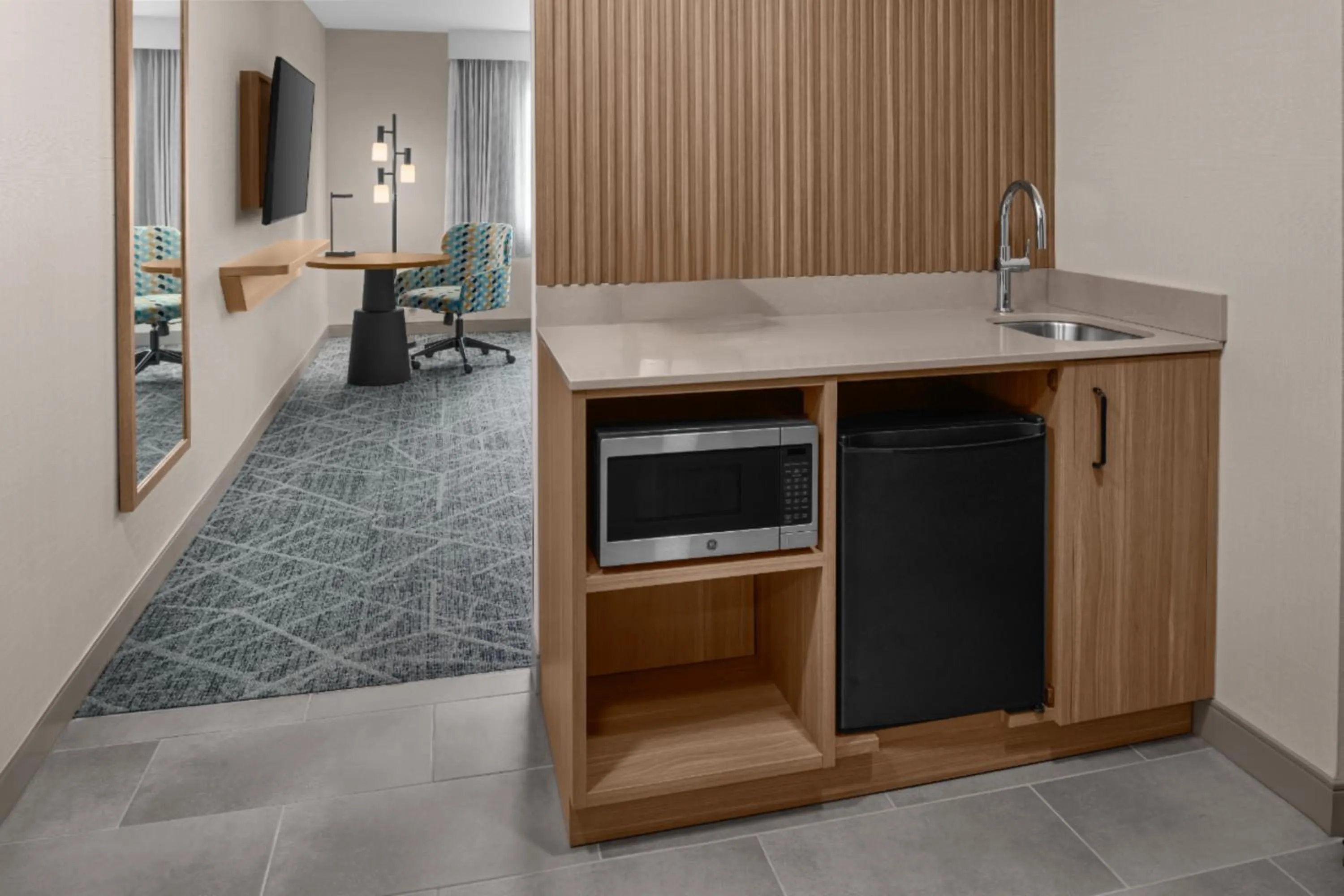 Kitchen or kitchenette in Hampton Inn by Hilton Costa Mesa Newport Beach